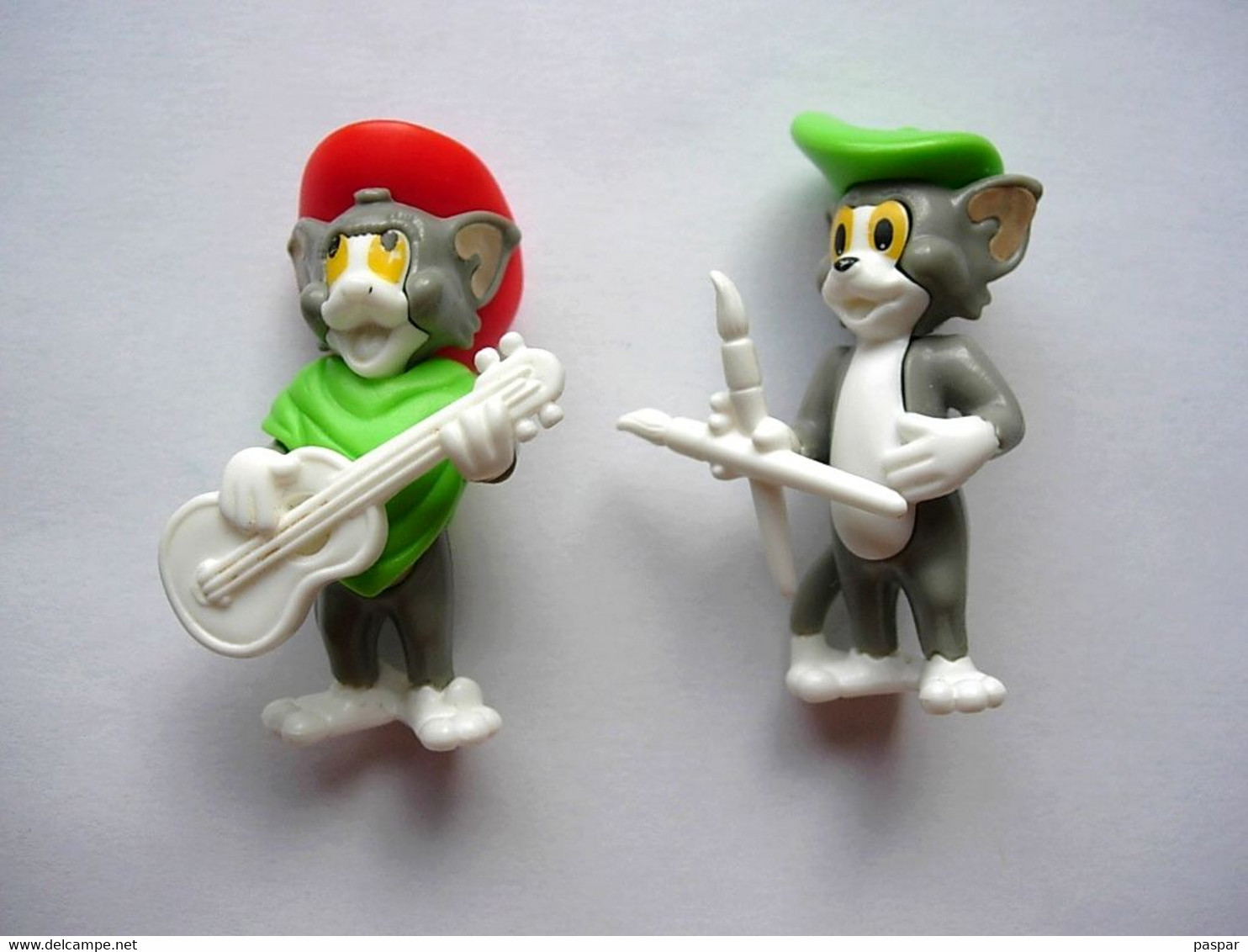 Lot De 2 Figurines Kinder - Tom Et Jerry - Peintre Musicien Guitare - Dessins Animés