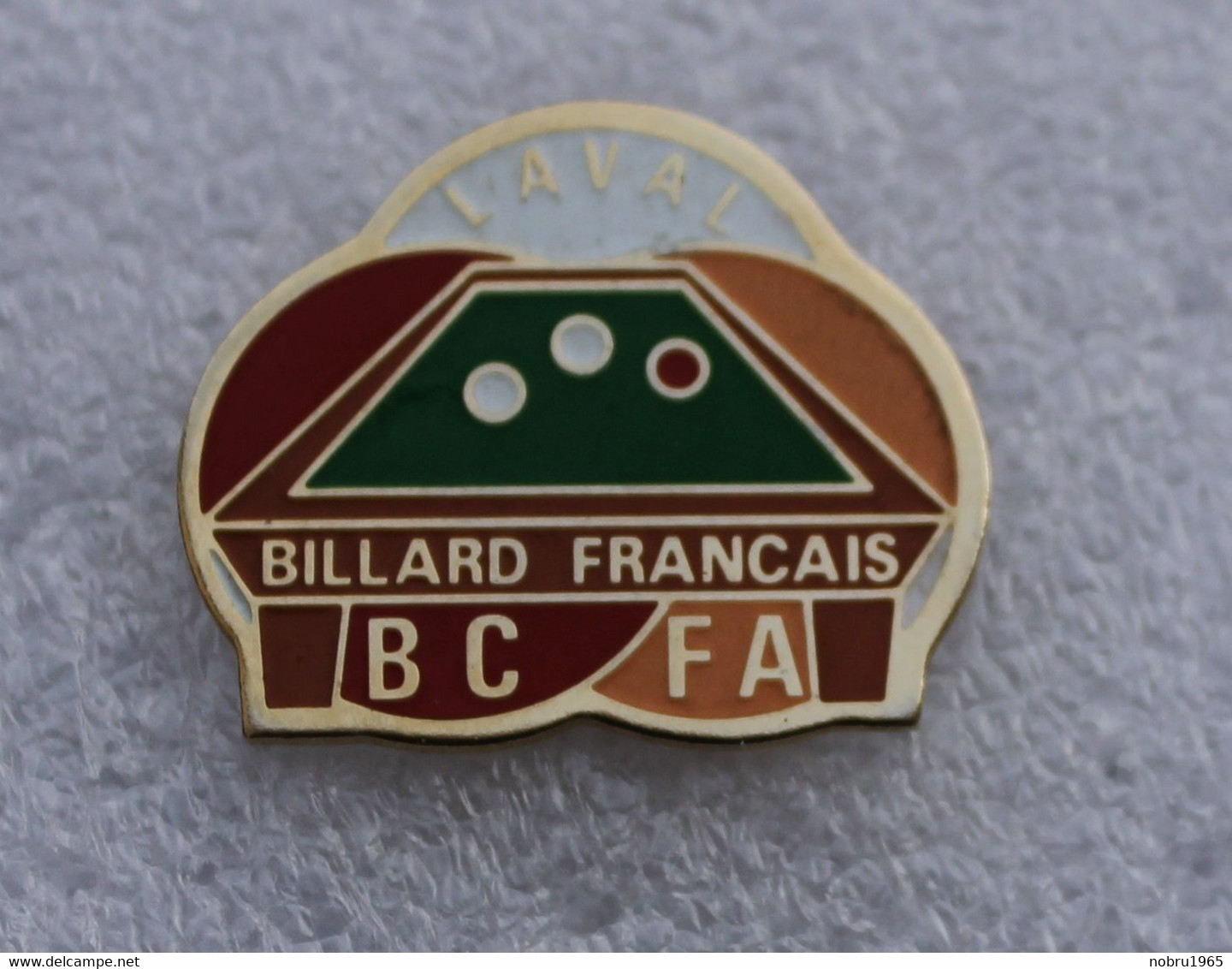 Pin's Billard Français . Laval - Billiards