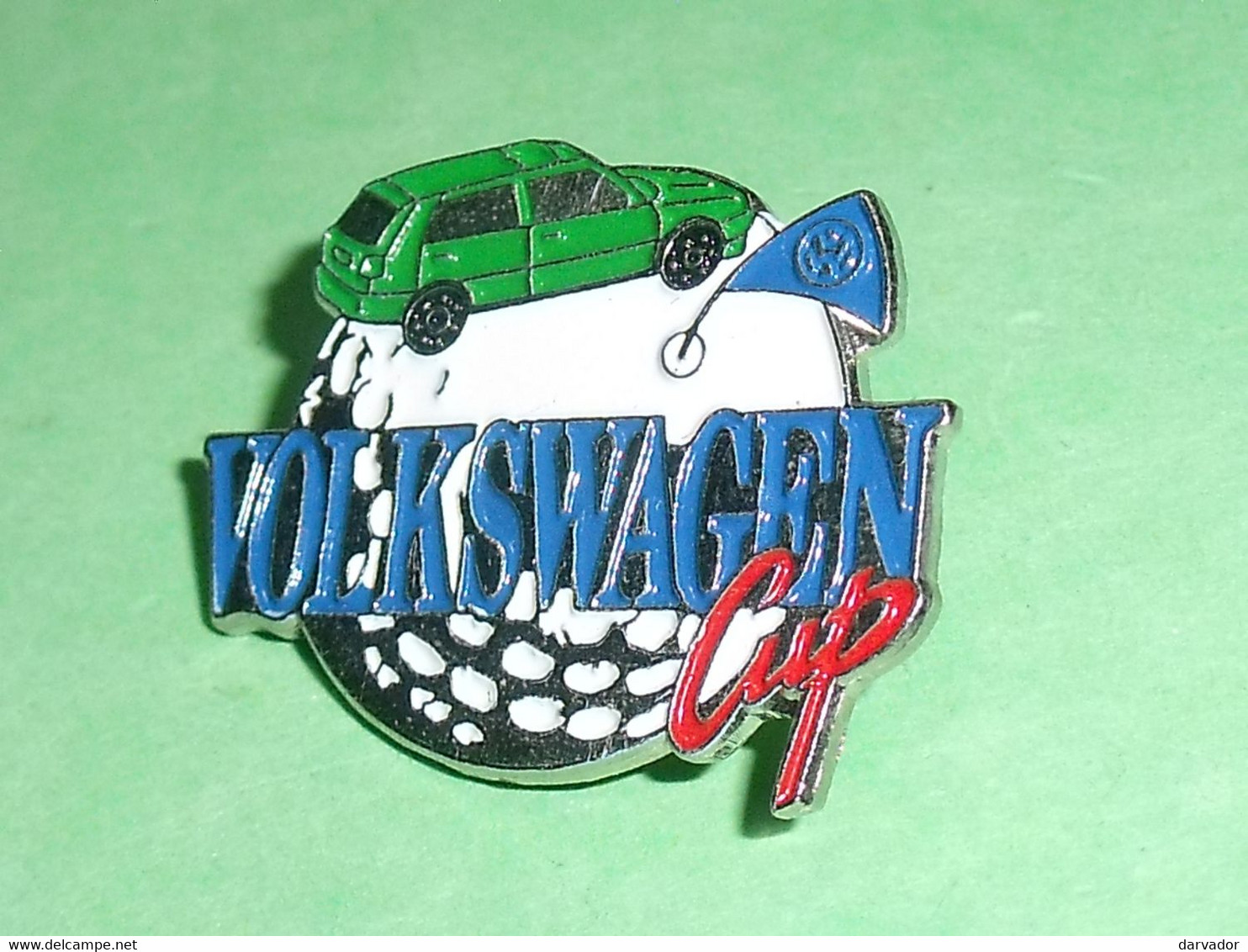 Pin's / Automobile  :  Volkswagen       TB2/X - Volkswagen