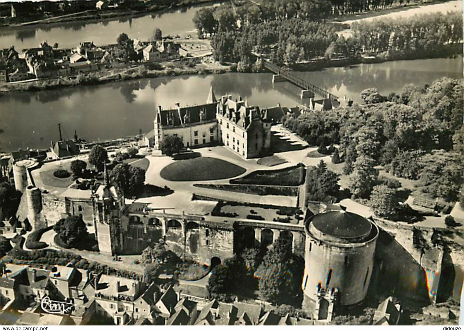 37 - Amboise - Le Château - Vue Aérienne - CPSM Grand Format - CPM - Voir Scans Recto-Verso - Amboise