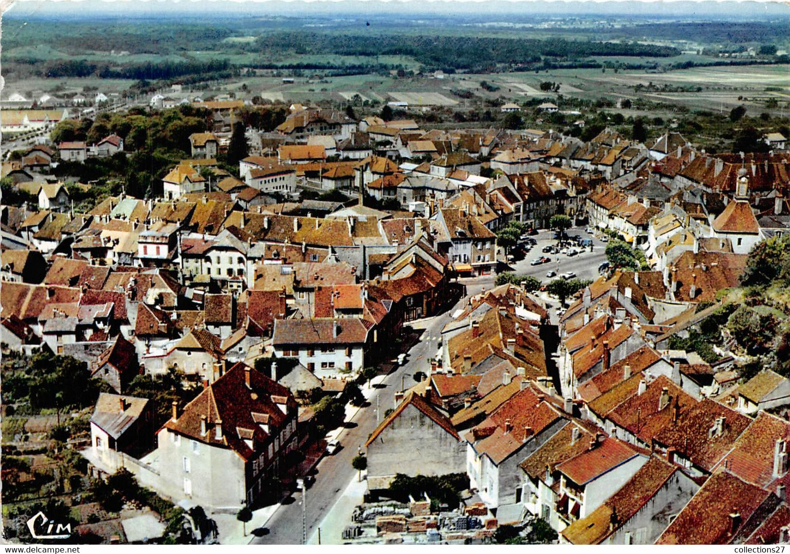 39-POLIGNY-  VUE GENERALE AERIENNE ET LA ROUTE DE GENEVE - Poligny