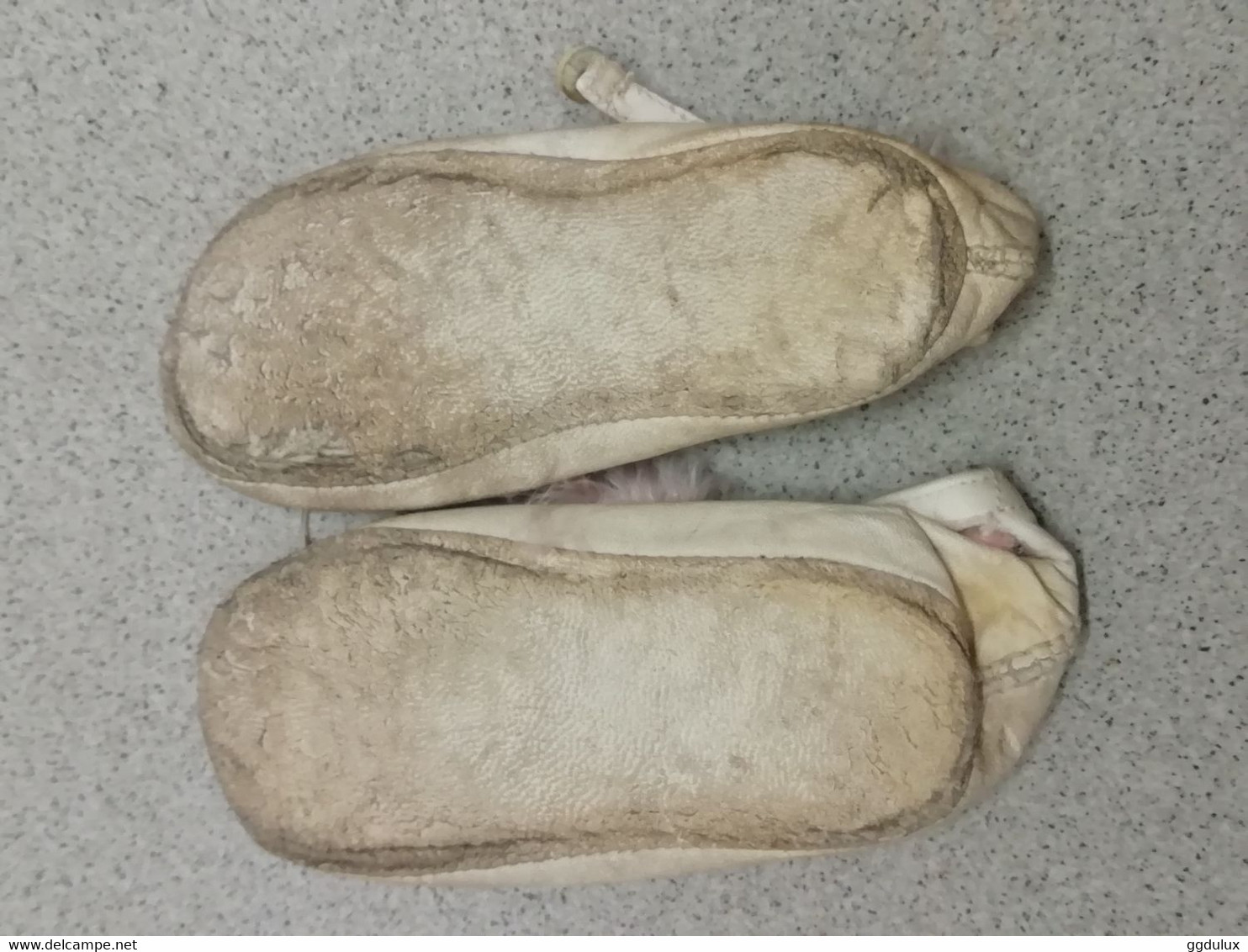 1 Paire De Vieux Chaussons D Enfant + 1 Chausson Seul - Schoenen