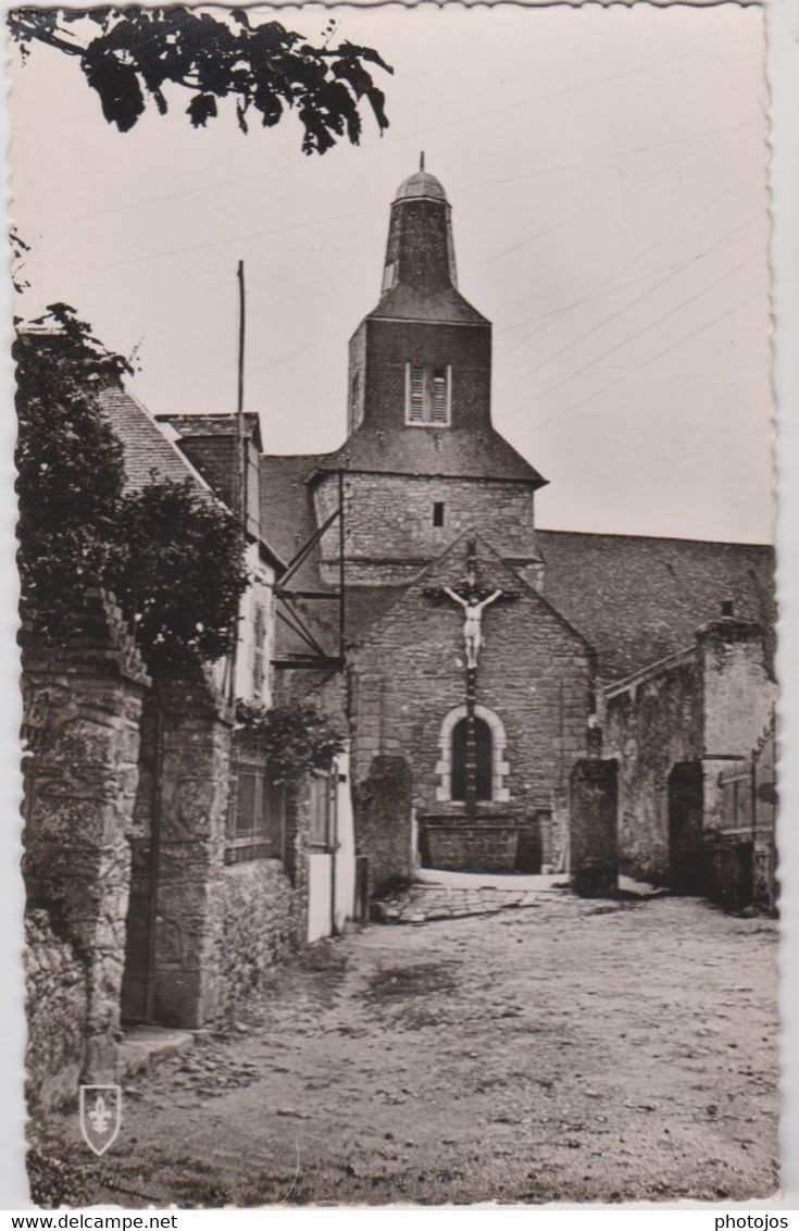 CPSM   Ile D'Arz (56)  L'Eglise Du XI ème Siècle  Et Quelques Maisons    Ed  Du Lys  1107 TBE - Ile D'Arz