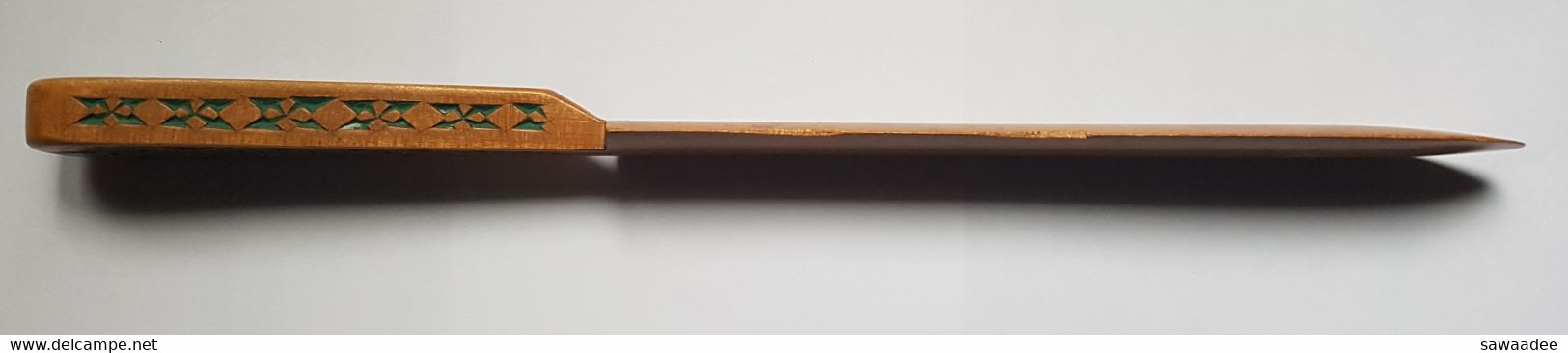 COUPE PAPIER / OUVRE LETTRE - ANNEE 30 - BOIS - AFRIQUE DU NORD - ALGERIE - MANCHE SCULPTE - 32 CM - Letter-opener