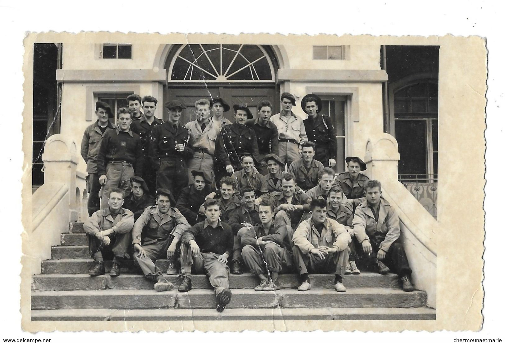 UN GROUPE DE CHASSEURS ALPINS - PREMIERE SECTION L HIVER 1951 1952 - NOMS INSCRITS AU DOS - PHOTO - Guerra, Militares