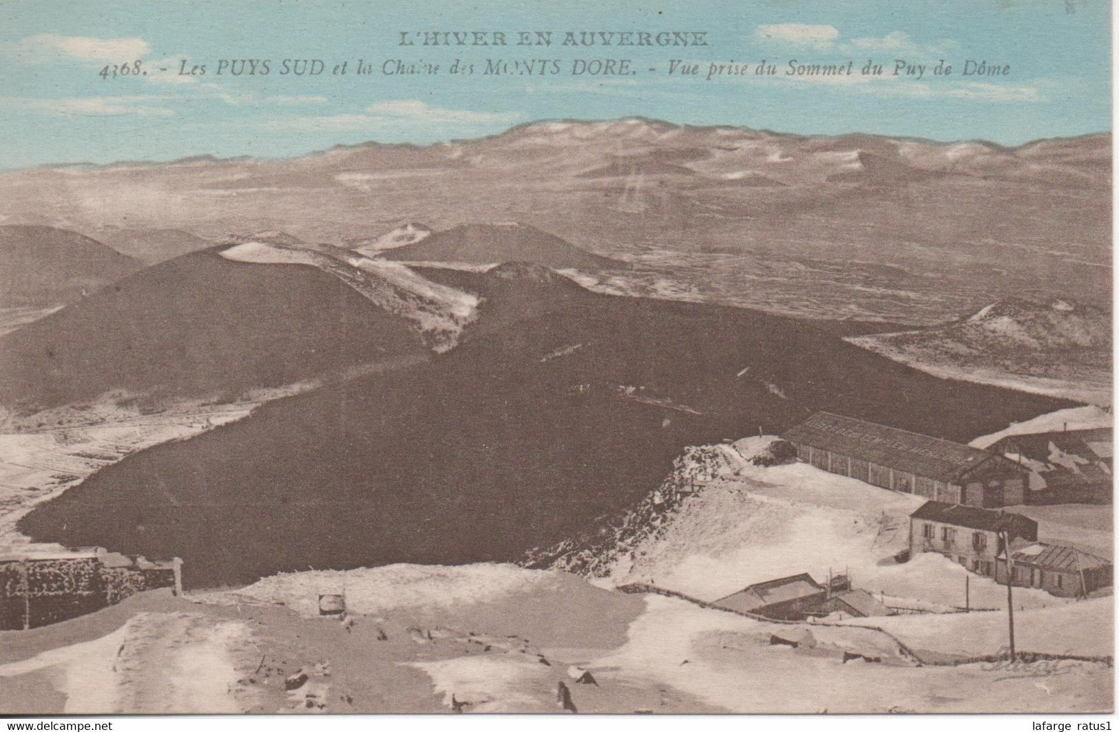 Les Puys Sud Et La Chaine Des Monts Dore Vue Prise Du Sommet Du Puy De Dome - Altri & Non Classificati