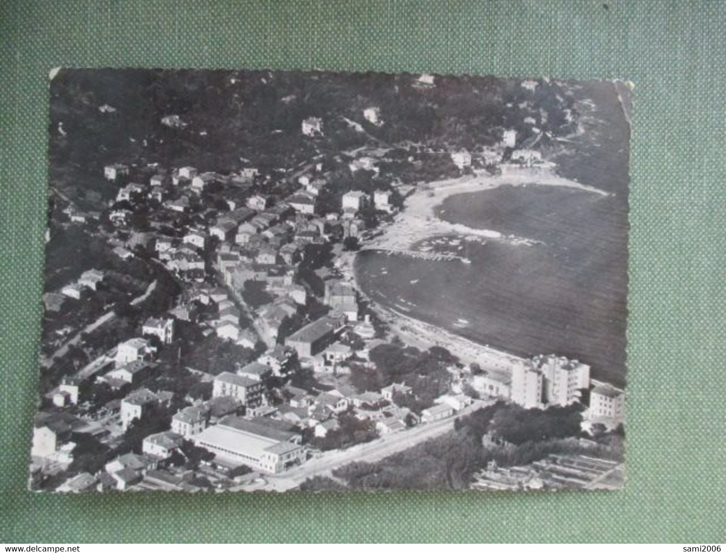 83 LE LAVANDOU LA VILLE ET LE PORT  VUE  AERIENNE - Le Lavandou