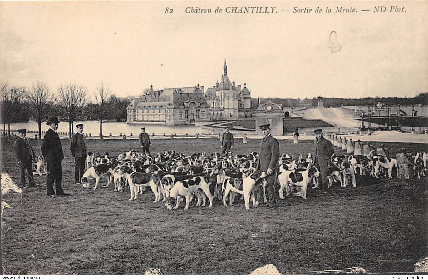 Chantilly          60          Chasse à Courre.   Sortie De Meute            (voir Scan) - Chantilly