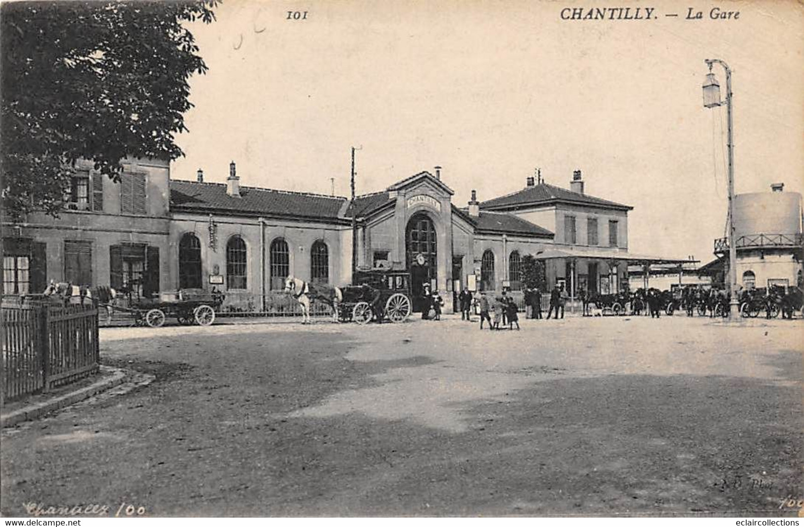 Chantilly          60          Extérieur De La Gare   (voir Scan) - Chantilly