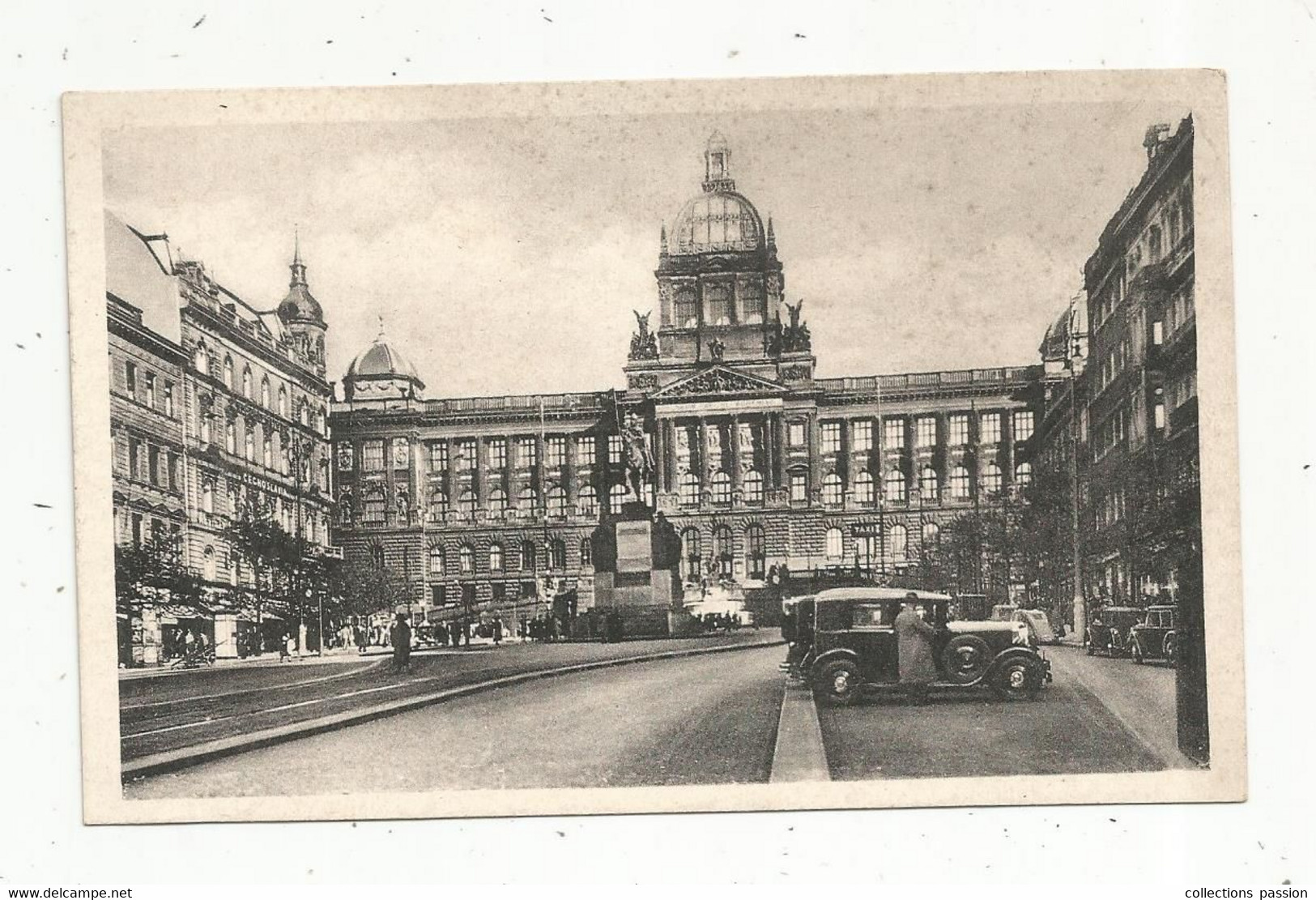 Cp , Automobiles, Tchéquie , Prague ,PRAHA ,  NARODNI MUSEUM , Vierge ,  2 Scans - PKW