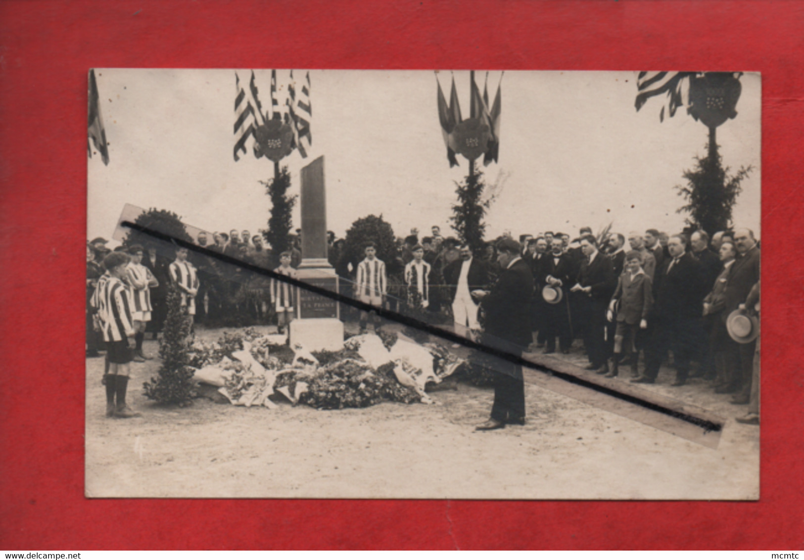 Carte Photo - Monument "Aux Stadistes Morts Pour La France "  ( Stade ) - Andere & Zonder Classificatie