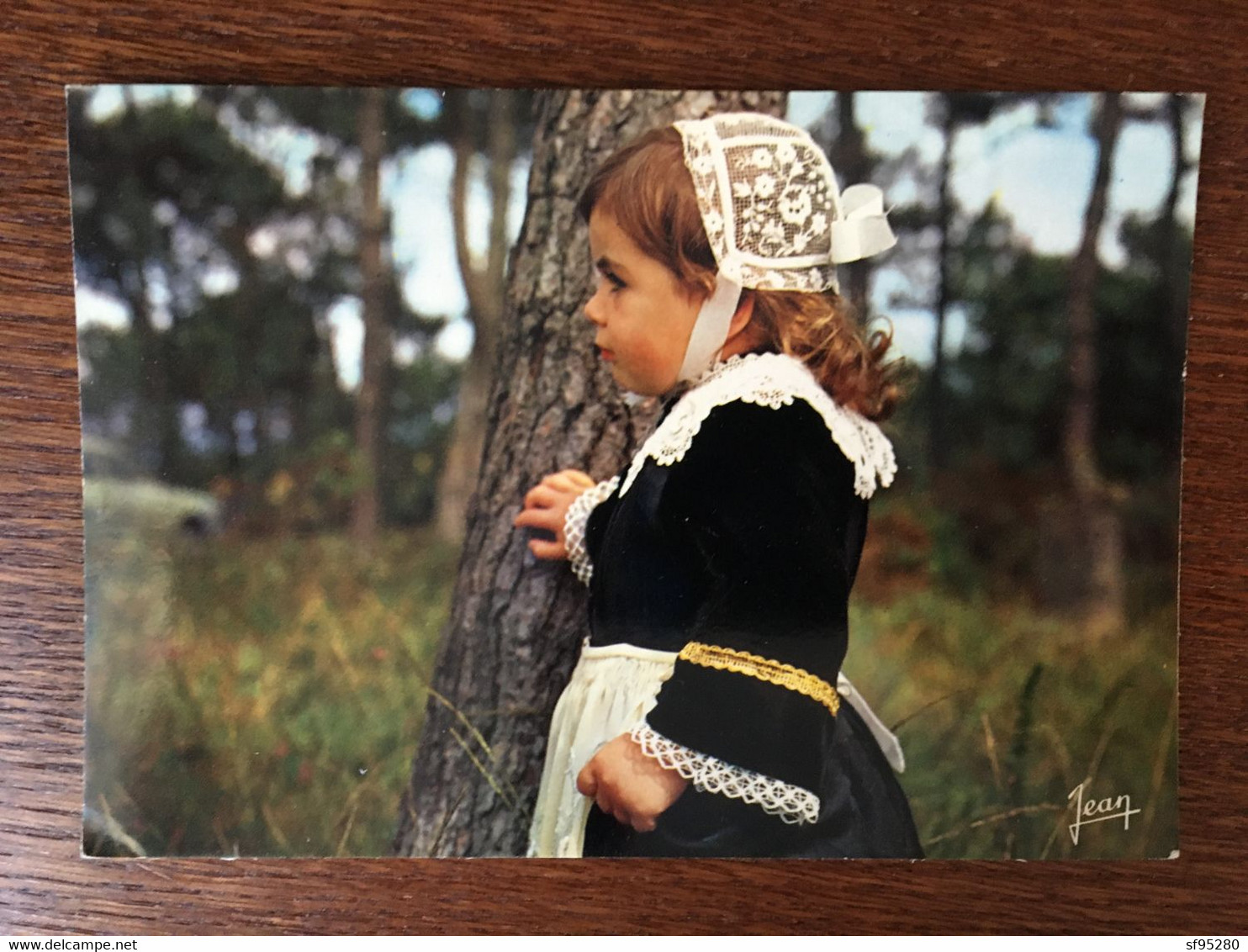 PETITE FILLE EN COSTUME DE LA REGION DE CAP-SIZUN POINTE DU RAZ - Cléden-Cap-Sizun