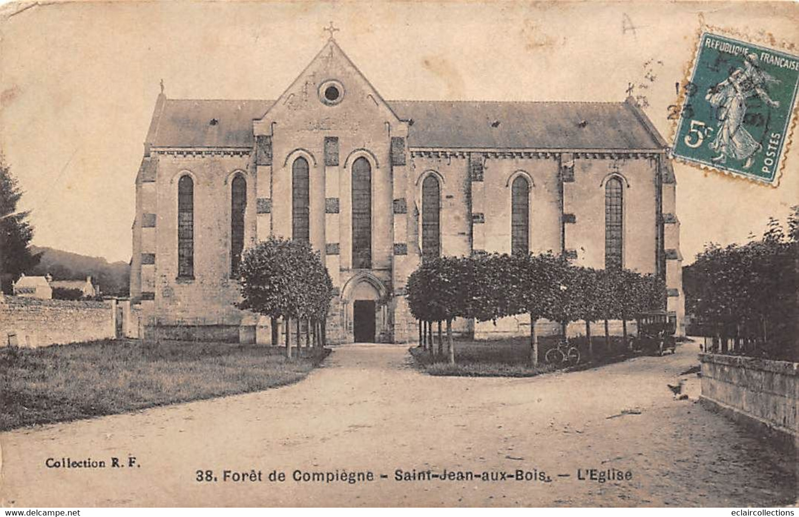 Saint-Jean-aux-Bois         60            L'Eglise Et La Place   -   Décollée.       (voir Scan) - Autres & Non Classés