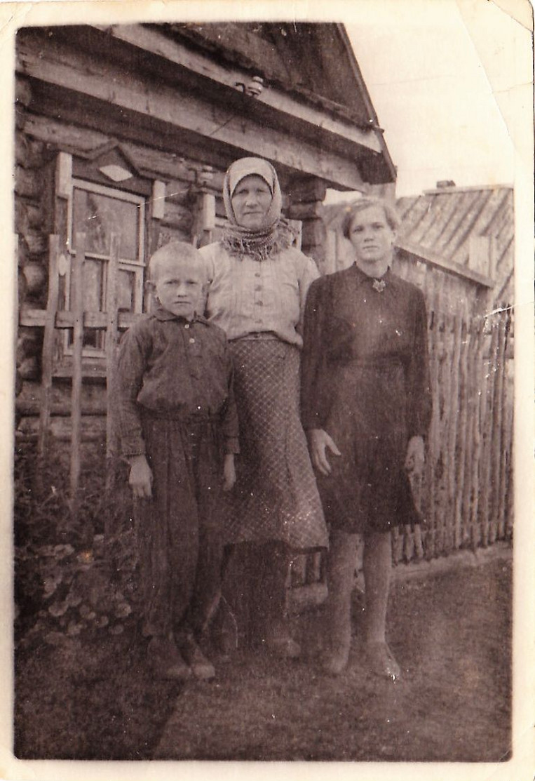 Pretty Young Girl  Boy Woman In Shawl - Russian Village Photo - Anonymous Persons