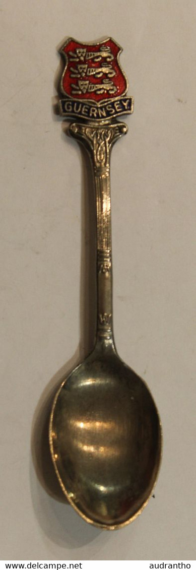 Petite Cuillère En Métal Argenté GUERNSEY Guernesey Blason EPNS - Spoons