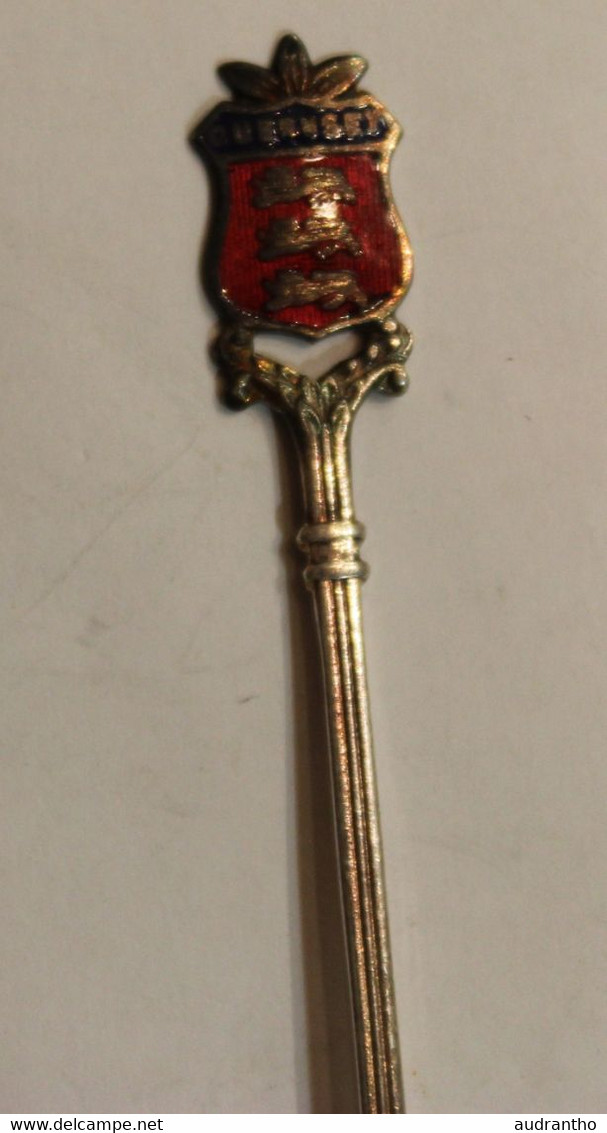 Petite Cuillère En Métal Argenté GUERNSEY Blason EPNS - Spoons