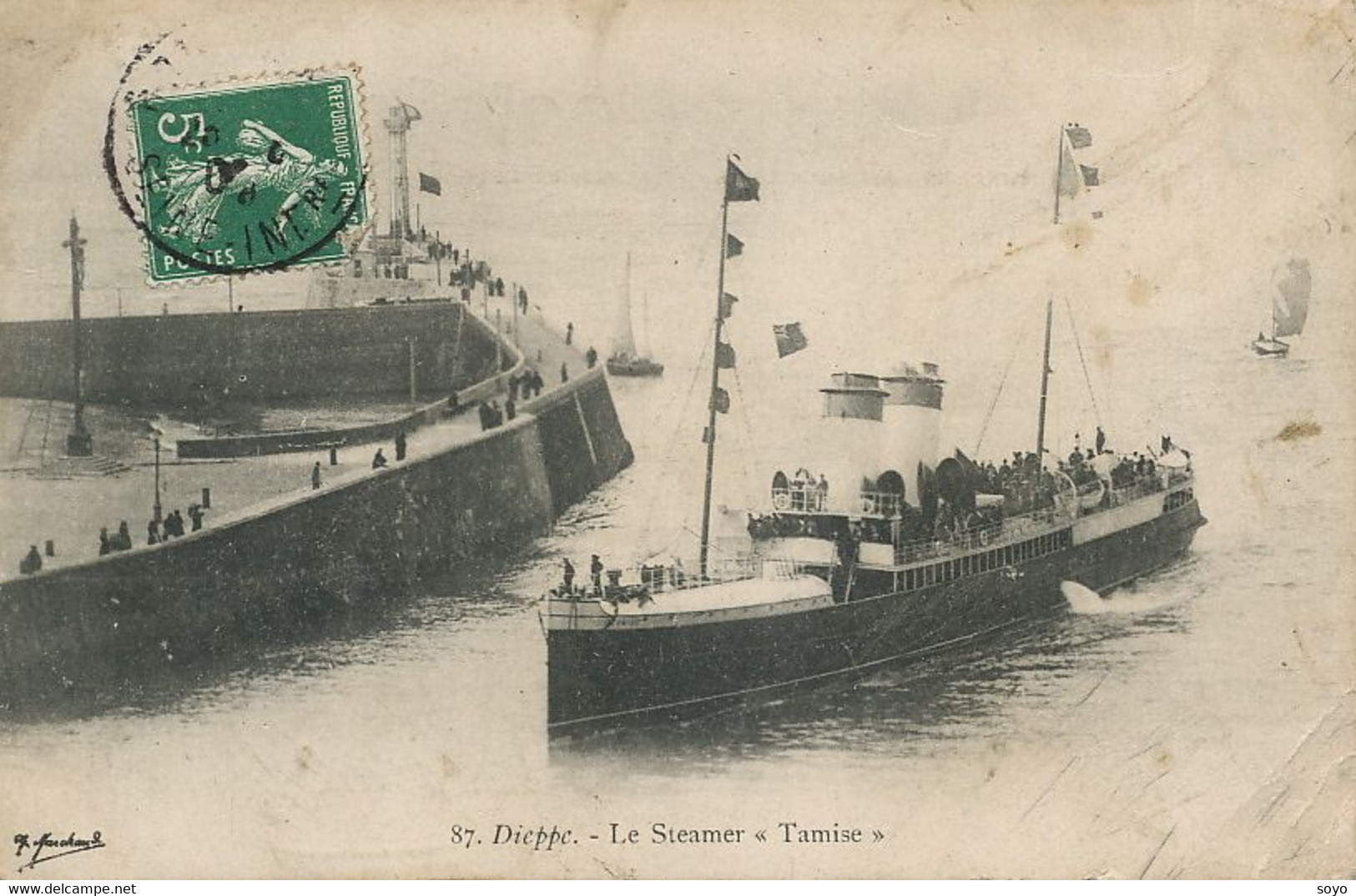 Dieppe Steamer " Tamise " Thames " Bateau à Vapeur . Froissure Et Leger Pli à Droite - Ferries