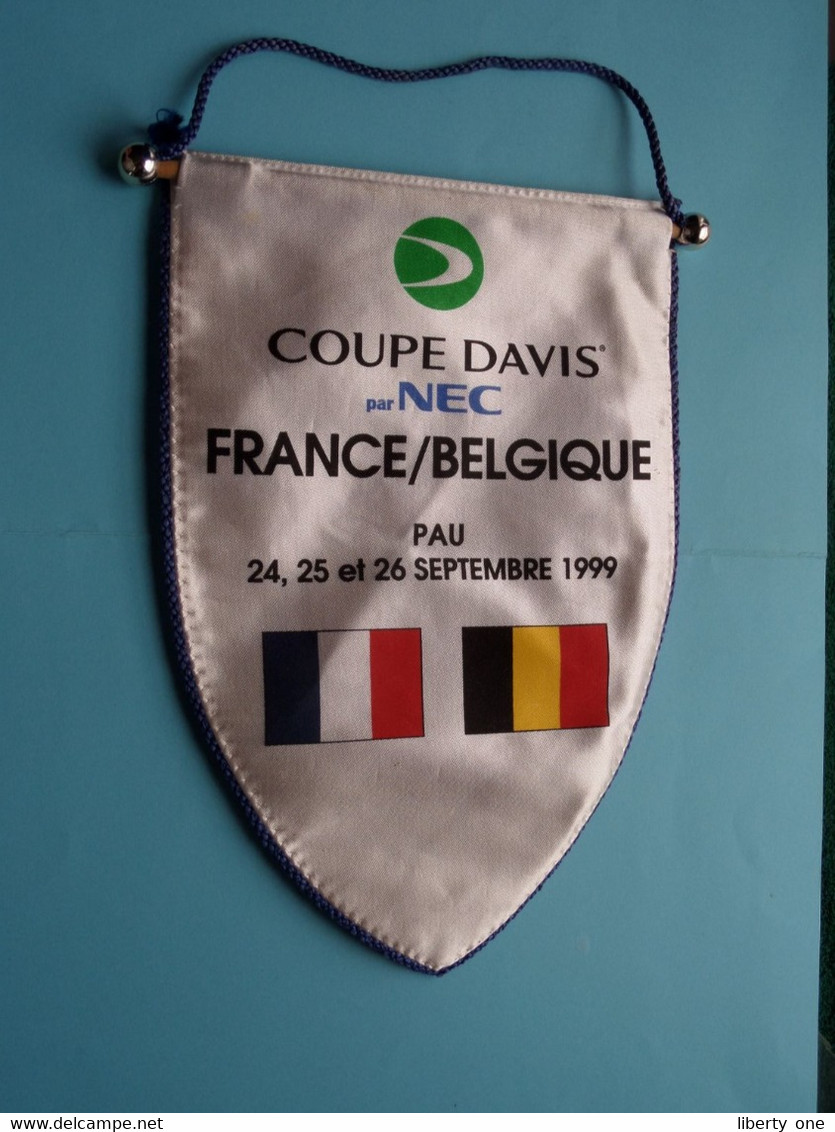 Coupe DAVIS Par NEC FRANCE - BELGIQUE Pau 1999 ( See / Voir SCAN ) Wimpel - Pennant - Fanion ! - Apparel, Souvenirs & Other