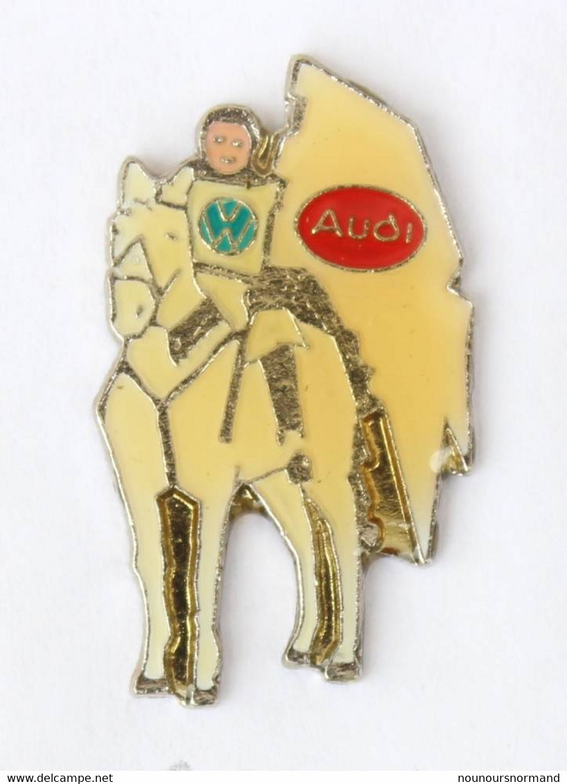 Pin's AUDI - VOLKSWAGEN - Le Chevalier Blanc - J817 - Audi