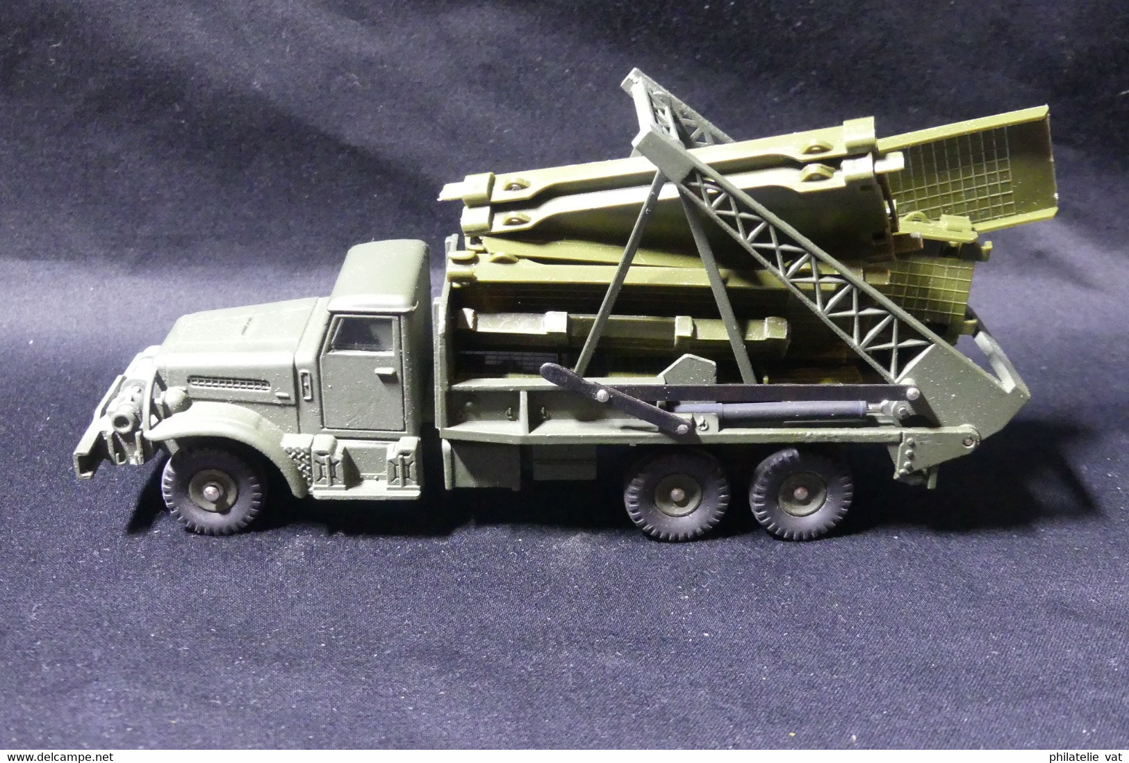 DINKY TOYS - Camion Militaire Brockway Avec Pont De Bateaux. Etat Neuf Avec Sa Boite.  Made In France. - Dinky