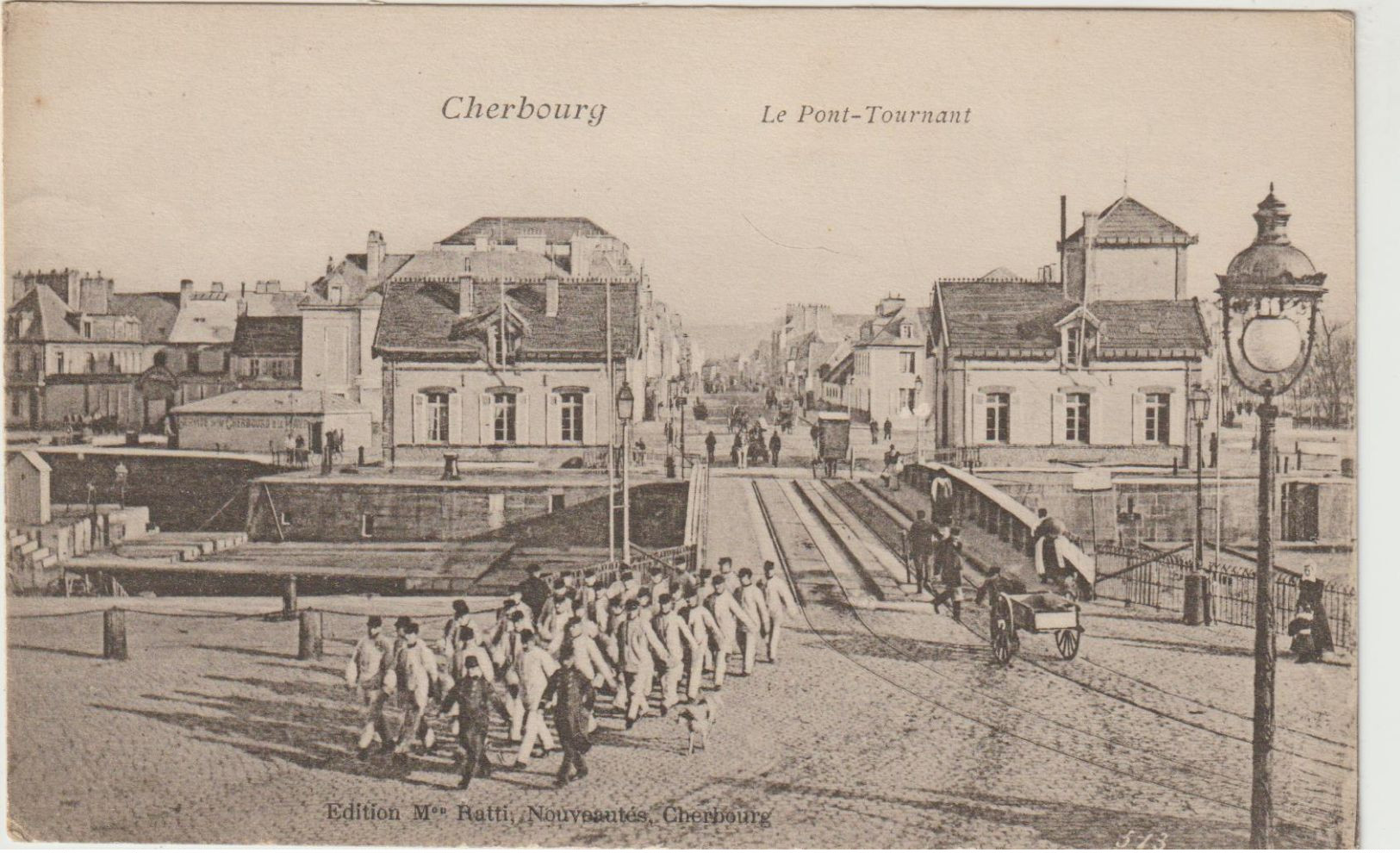 CPA  50  CHERBOURG  LE PONT TOURNANT  MILITAIRE - Cherbourg