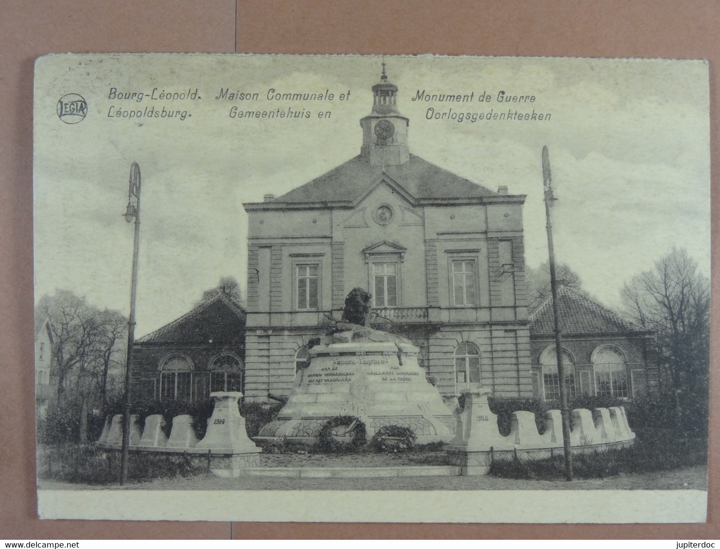 Bourg-Léopold Maison Communale Et Monument De Guerre - Leopoldsburg