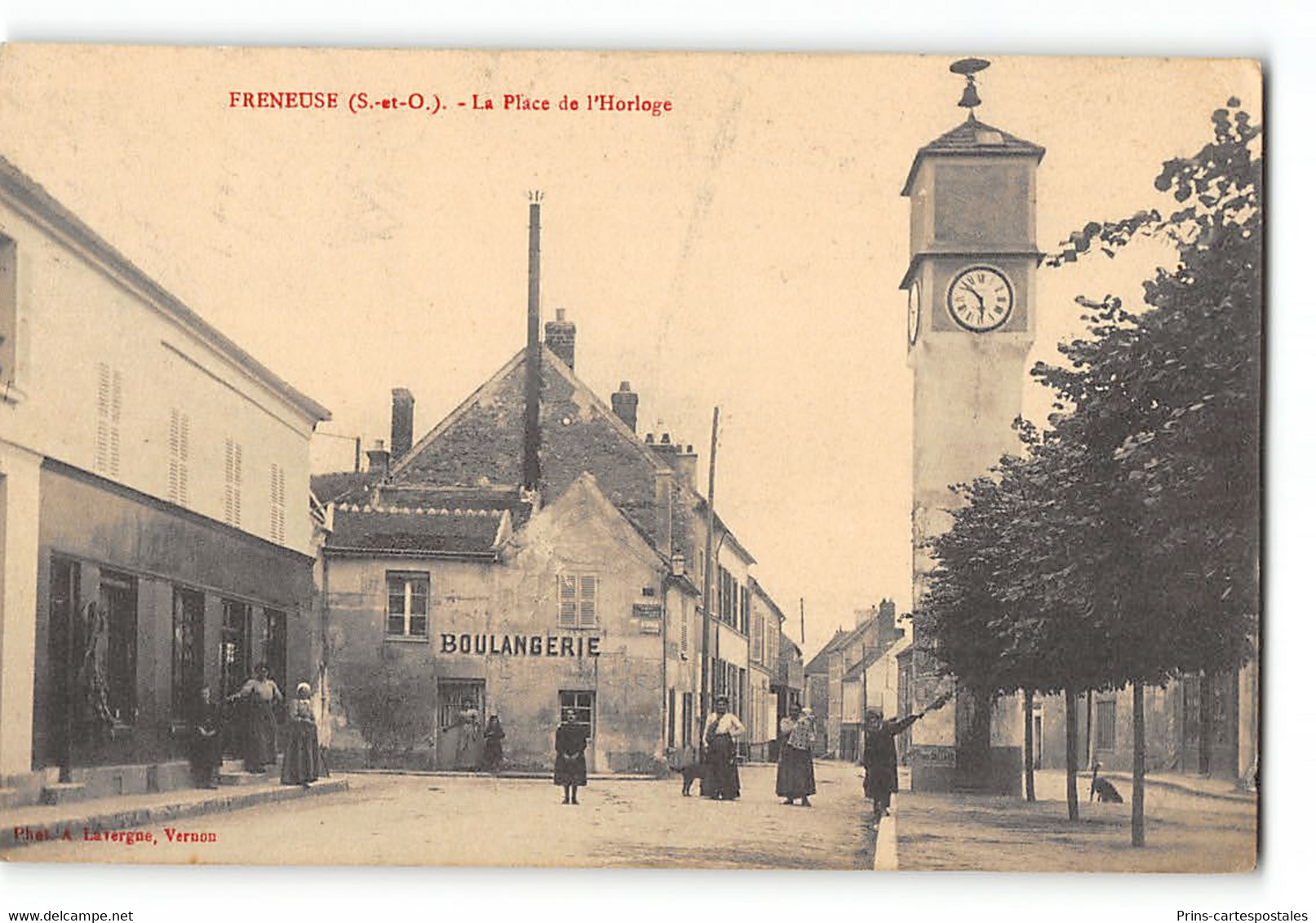 CPA 78 Freneuse La Place De L'Horloge - Freneuse