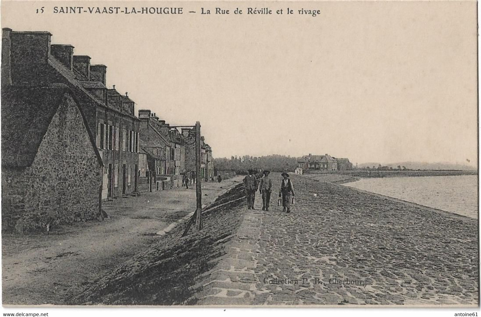 SAINT-VAAST LA HOUGUE - La Rue De Réville Et Le Rivage (vue Animée) - Saint Vaast La Hougue