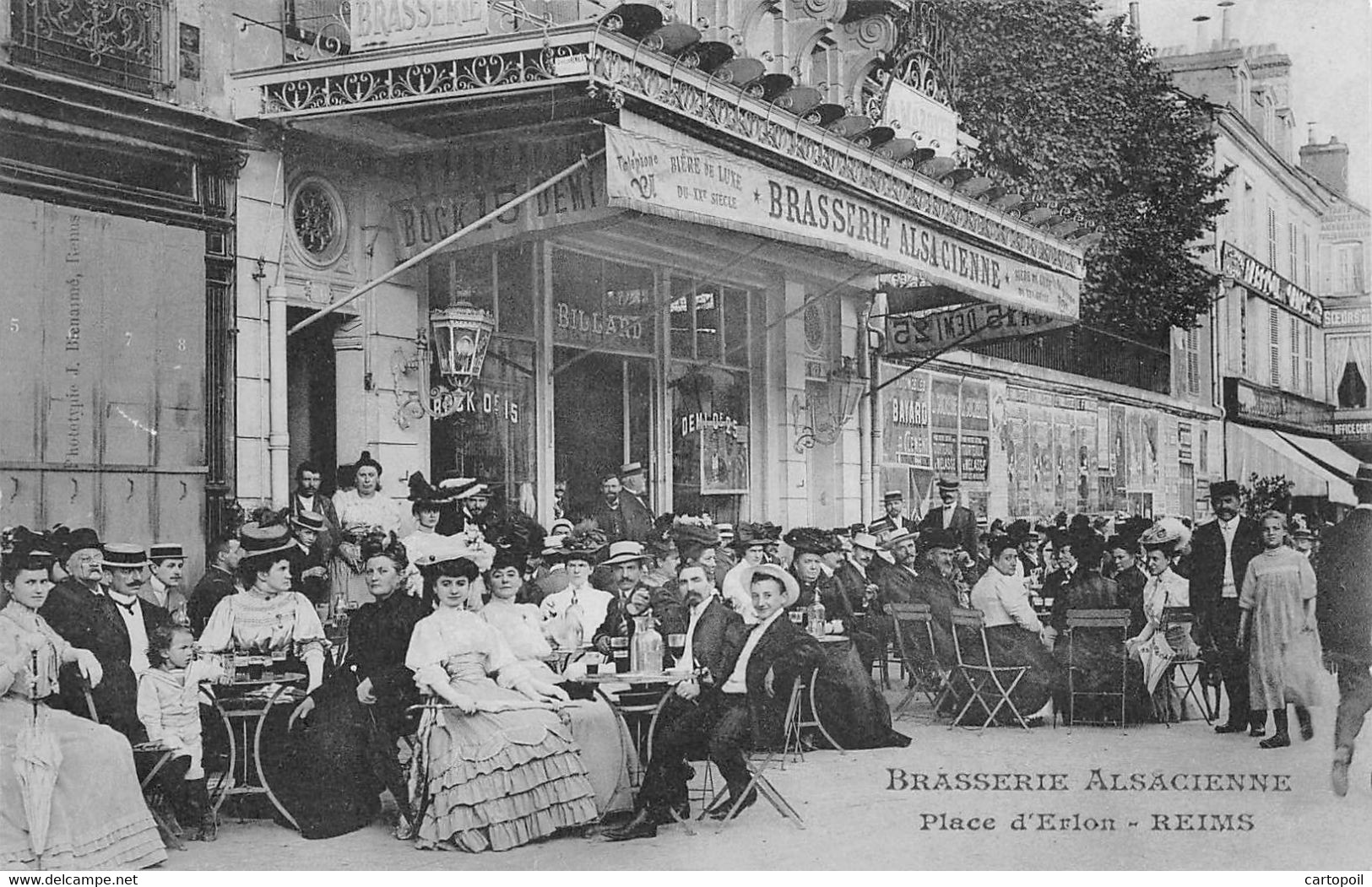 51 - Reims - Place D'Erlon - La Brasserie Alsacienne Chaudement Animée - Reims