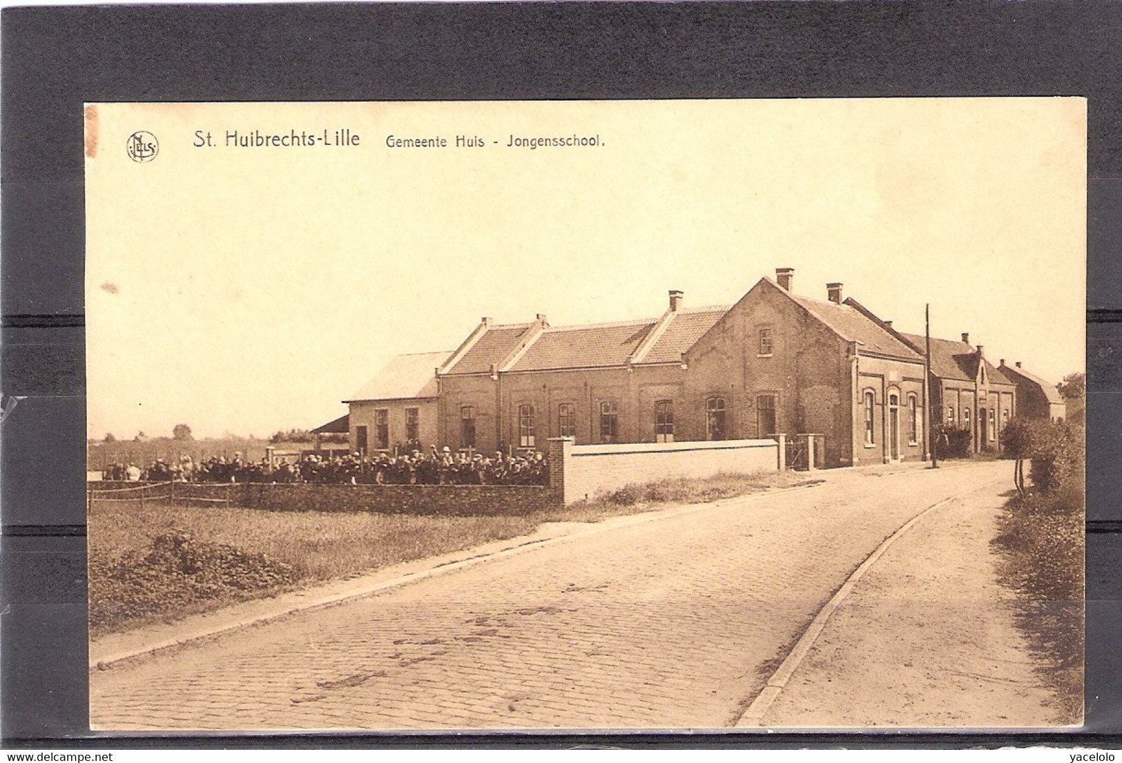 Sint Huibrechts Lille    Gemeentehuis - Jongensschool ( Met Grote Groep Kinderen ) - Neerpelt