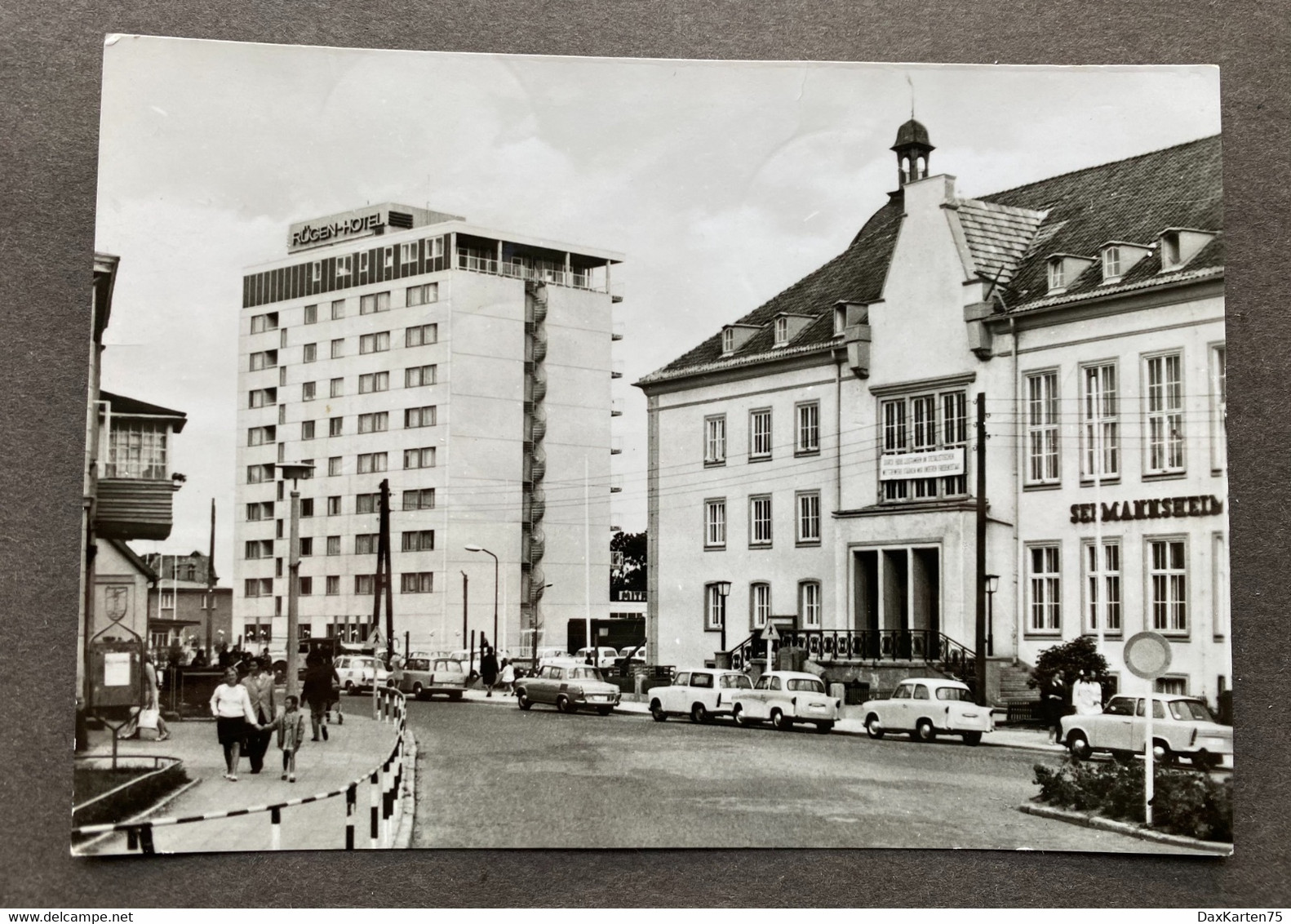 Ostseebad Sassnitz/ Ostseehotel Und Seemannheim/ Oldtimer Autos - Sassnitz