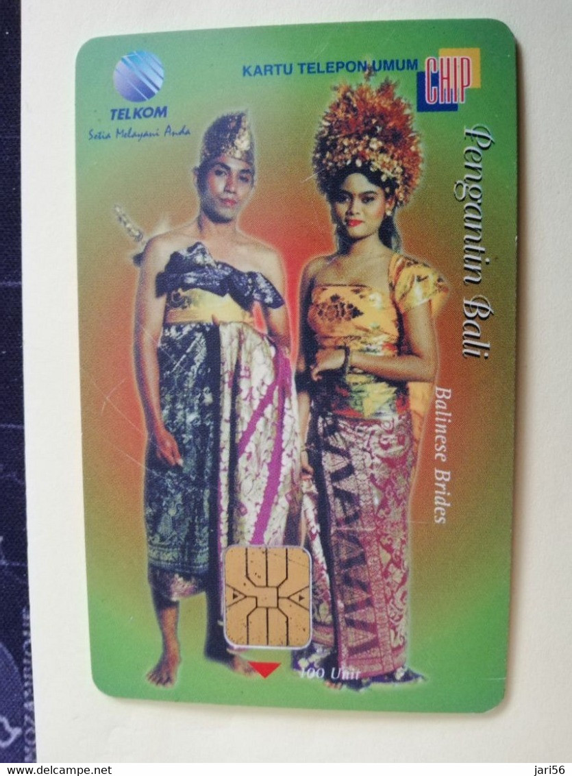 INDONESIA CHIPCARD 100 UNITS    Balinese Brides       Fine Used Card   **3745 ** - Indonésie