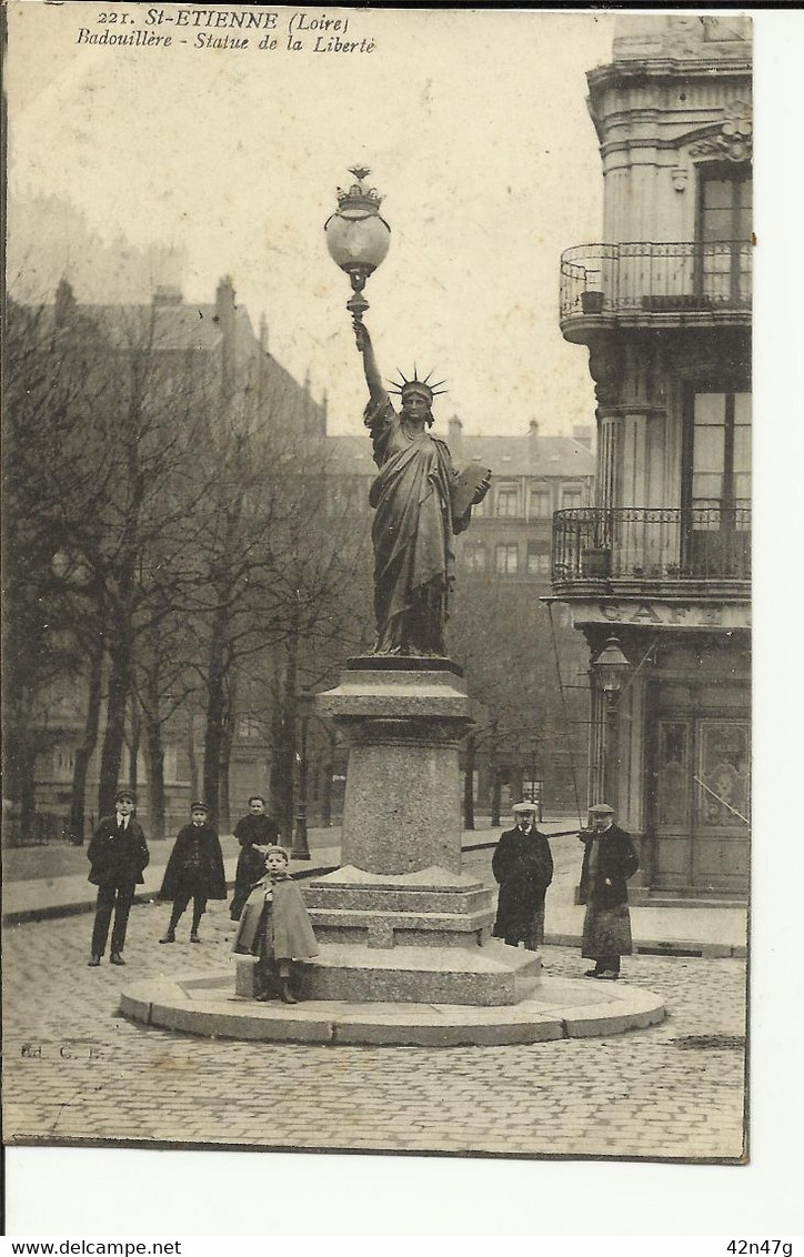 Statue De La Liberté Place Badouillère; Années 20 - Saint Germain Laval