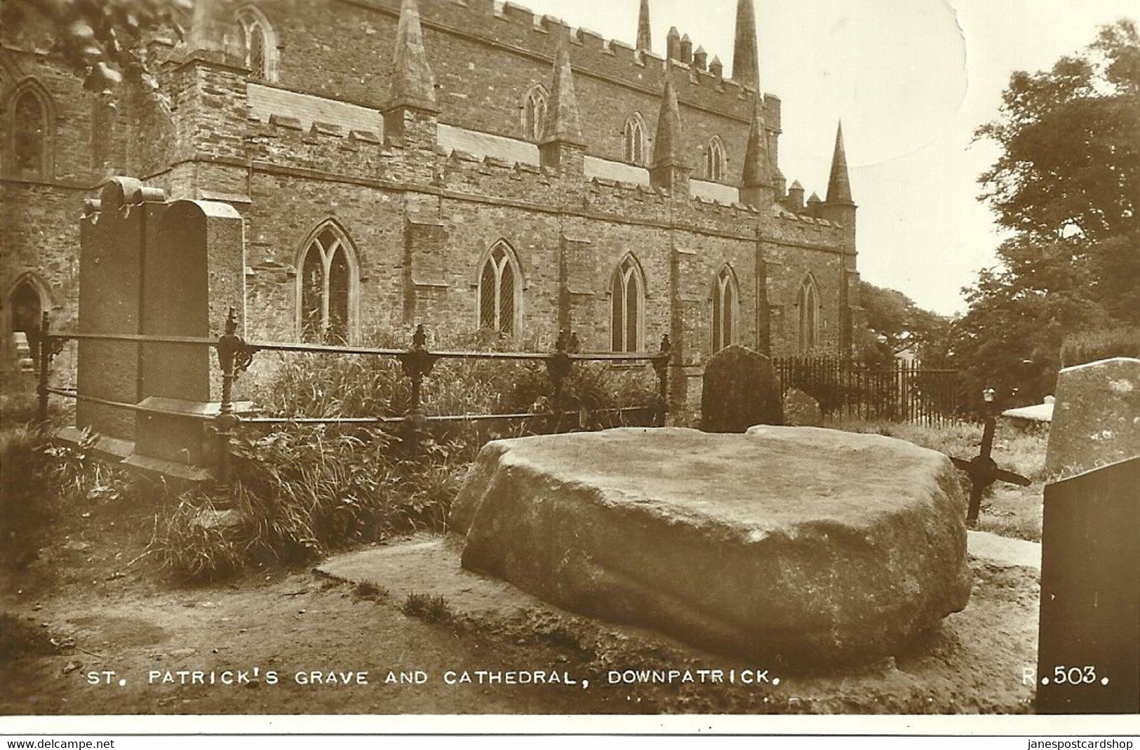 REAL PHOTOGRAPHIC POSTCARD - ST. PATRICK'S GRAVE AND CATHEDRAL - DOWNPATRICK - COUNTY DOWN - NORTHERN IRELAND - Down