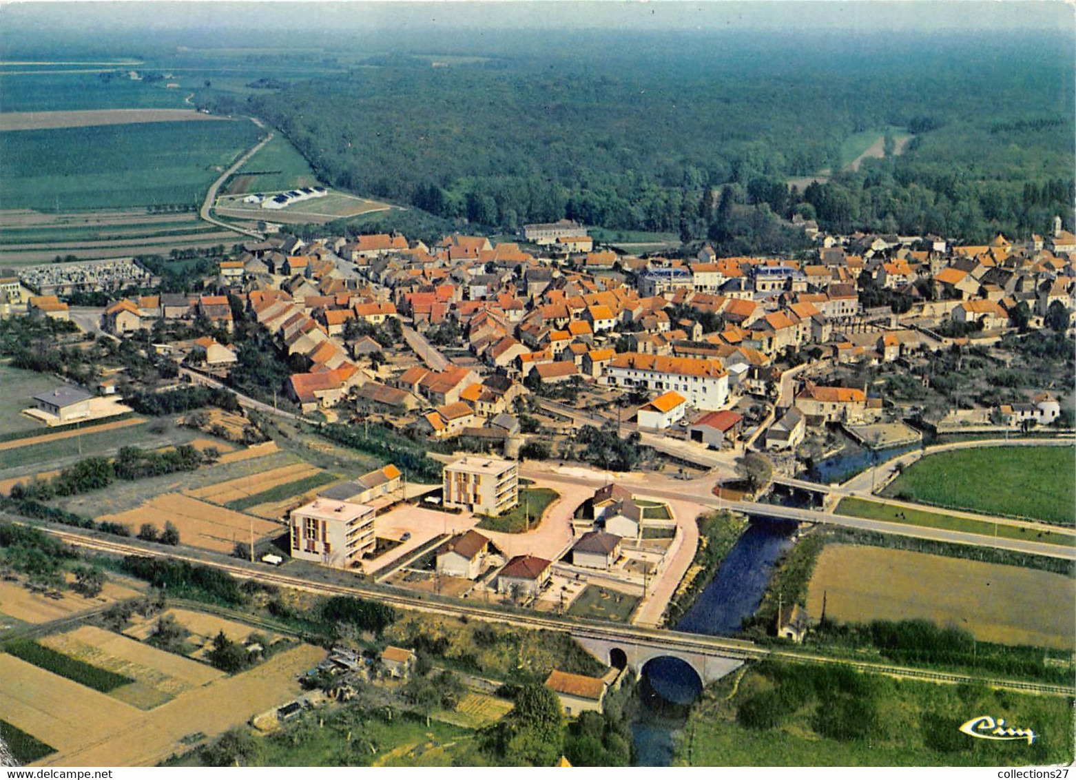 52-CHATEAUVILLAIN- VUE GENERALE AERIENNE - Chateauvillain