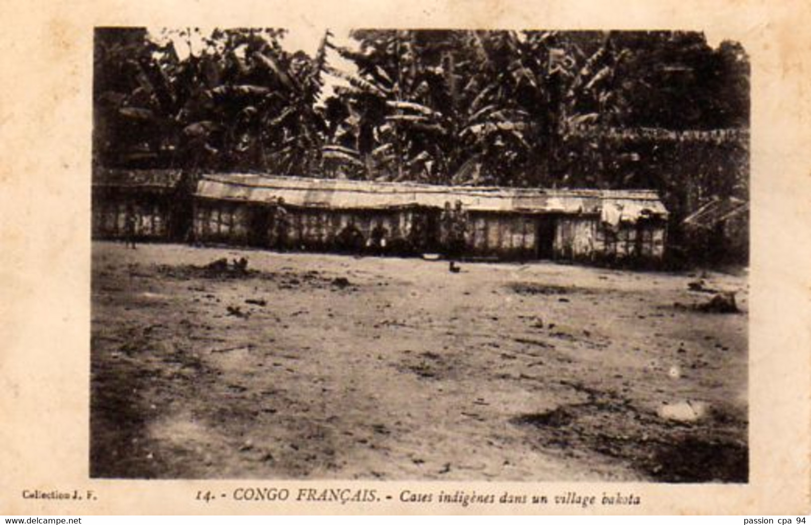 S46-041 Congo Français - Cases Indigènes Dans Un Village Bakota - Frans-Kongo