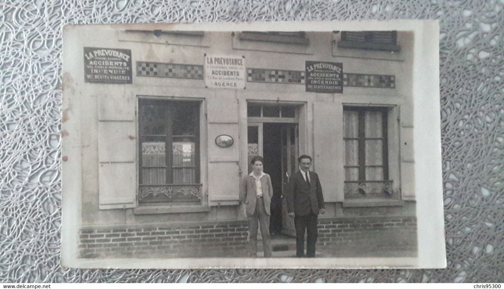 CARTE PHOTO - DEVANTURE ASSURANCE LA PREVOYANCE ACCIDENTS AGENCE PARIS 23 RUE DE LONDRES - Banques