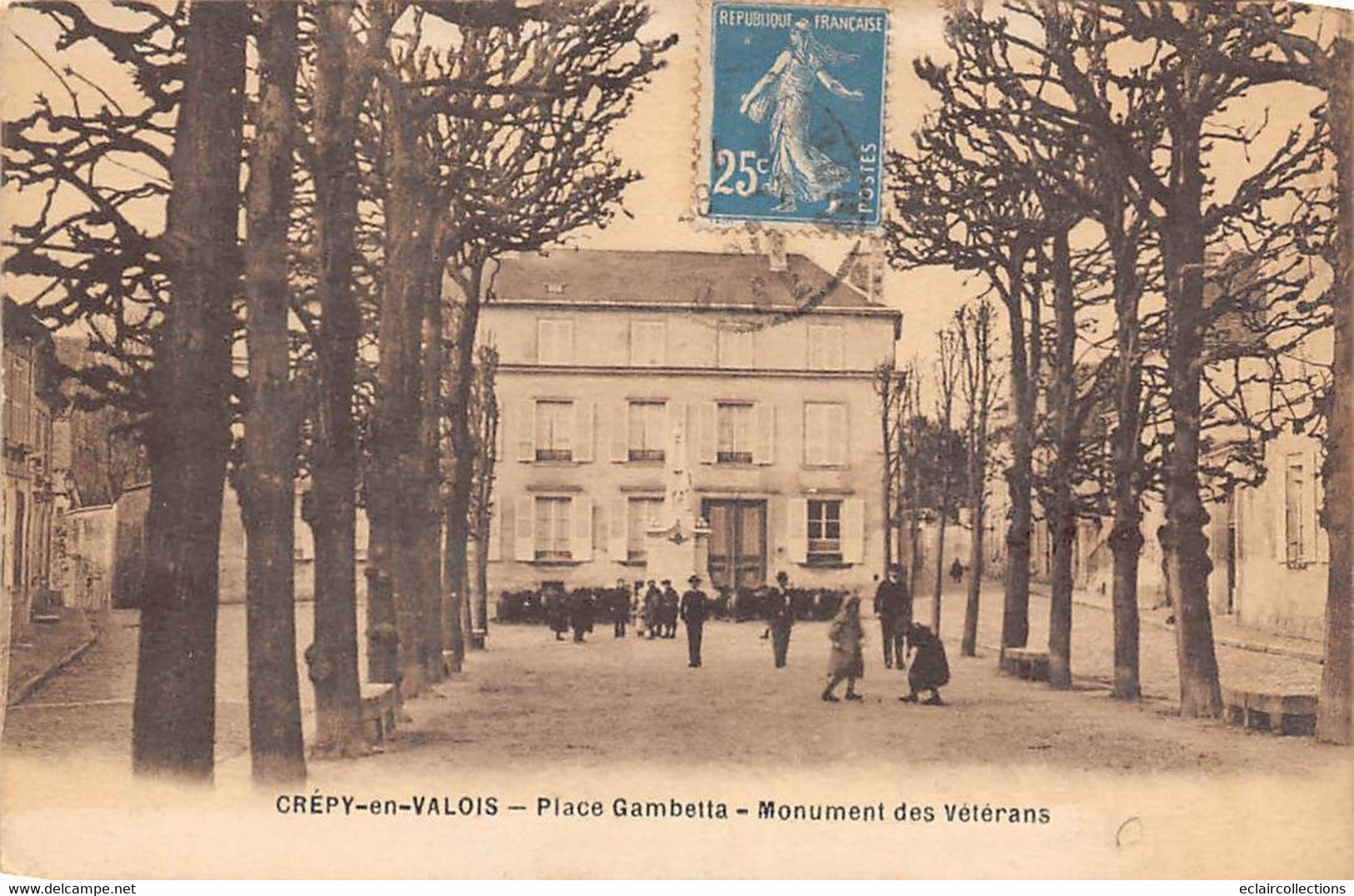 Crépy En Valois       60          Place Gambetta . Monument Des Vétérans       (voir Scan) - Crepy En Valois