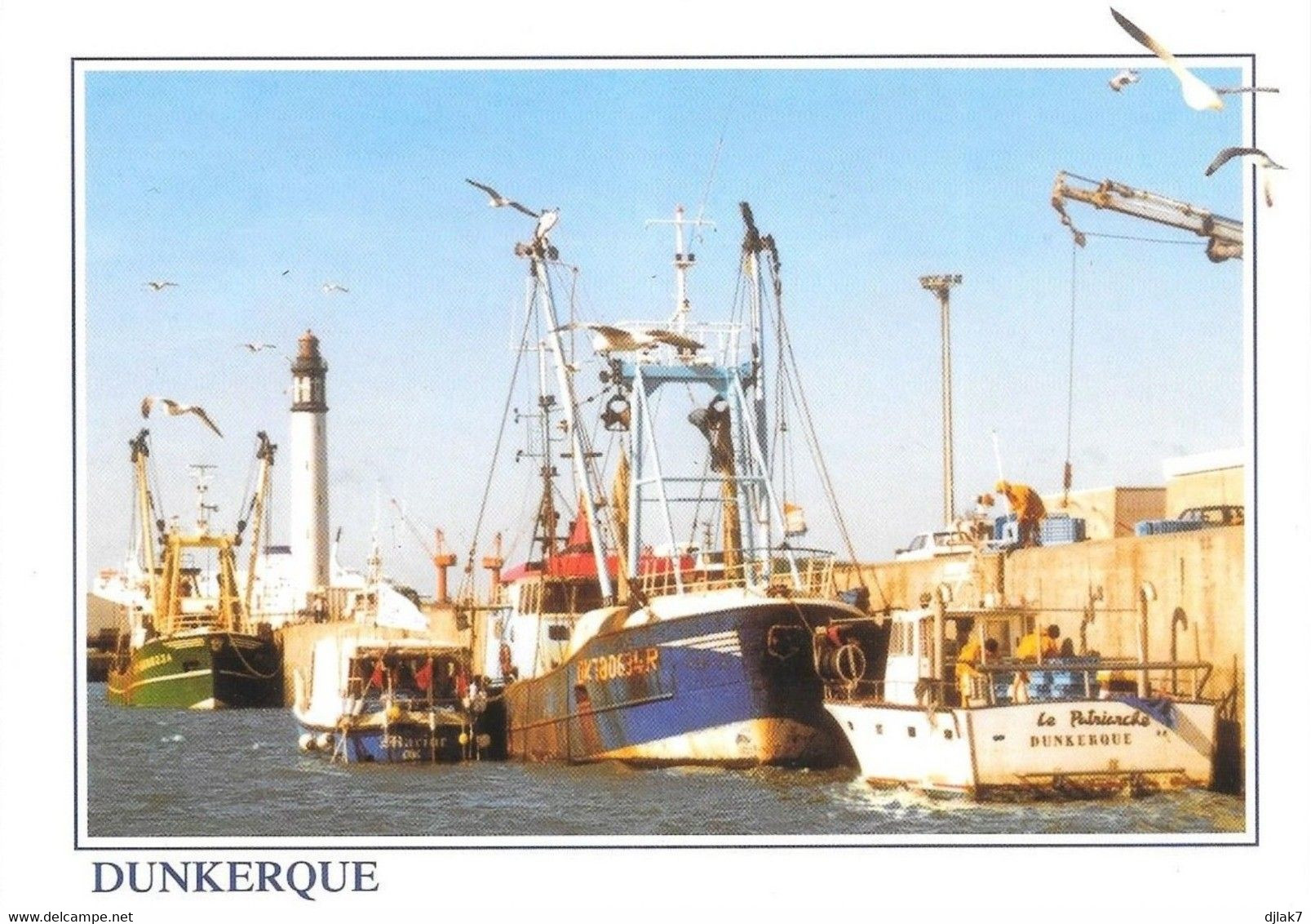 59 Dunkerque Bateaux De Pêche à Quai Dans Le Port (carte Vierge) - Dunkerque