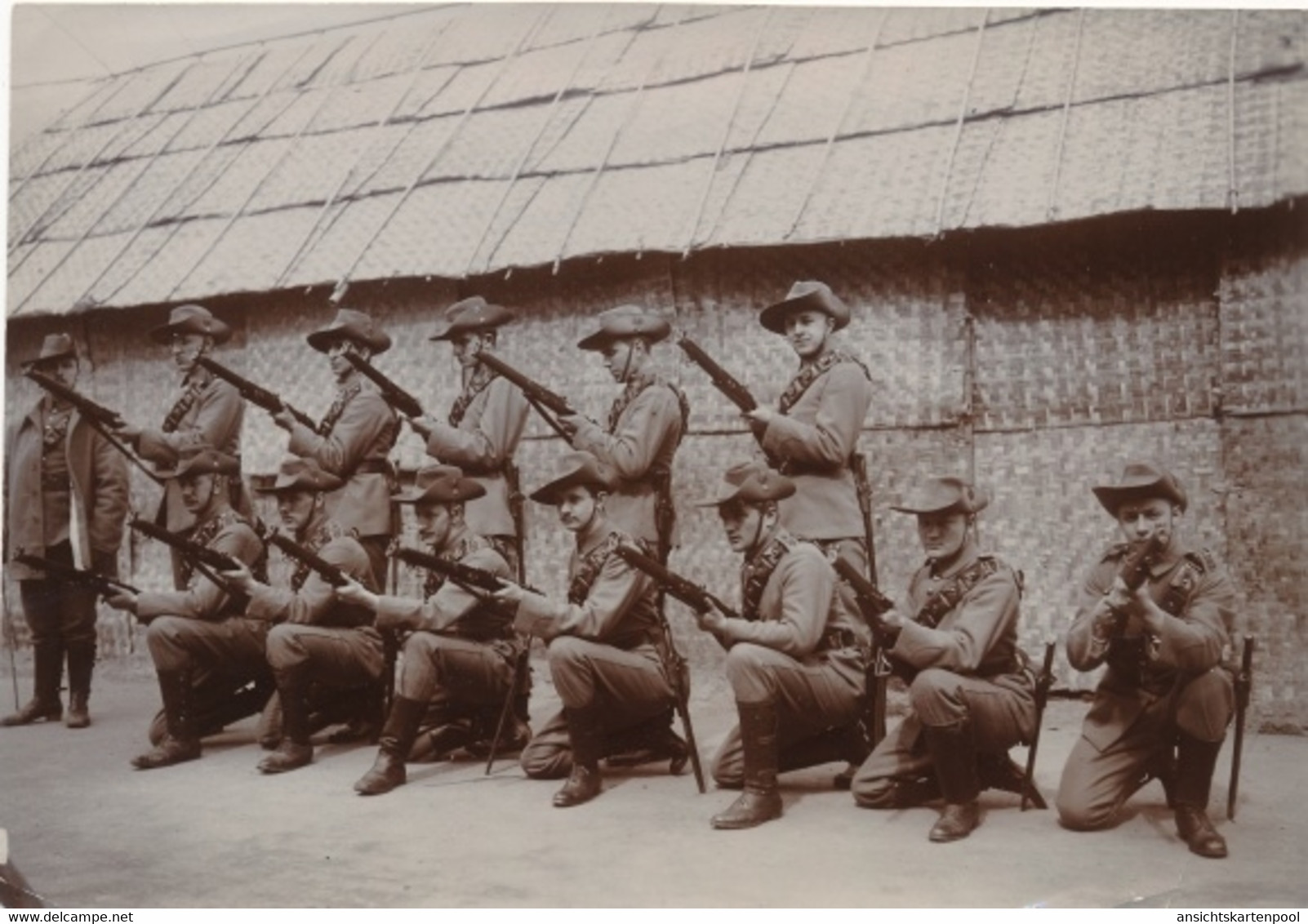 Photo Shanghai China, Mitglieder Der Kolonialen Schutztruppe, Gruppenbild, Ostern 1913, Gewehre - Non Classificati