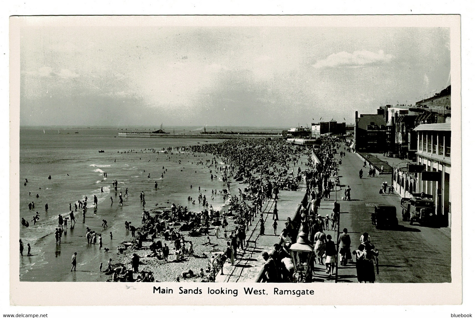 Ref BB 1429  - 1950 Real Photo Postcard - Main Sands Looking West - Ramsgate Kent - Ramsgate