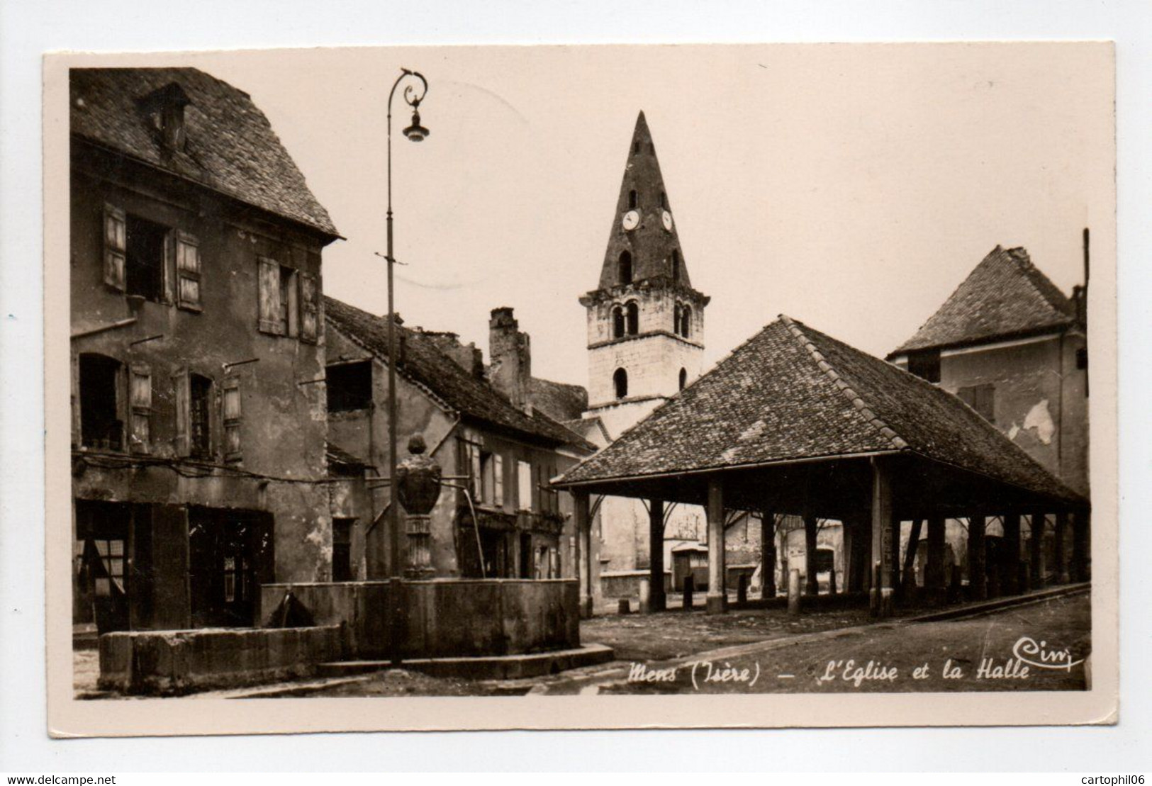 - CPA MENS (38) - L'Eglise Et La Halle 1946 - Photo CIM - - Mens