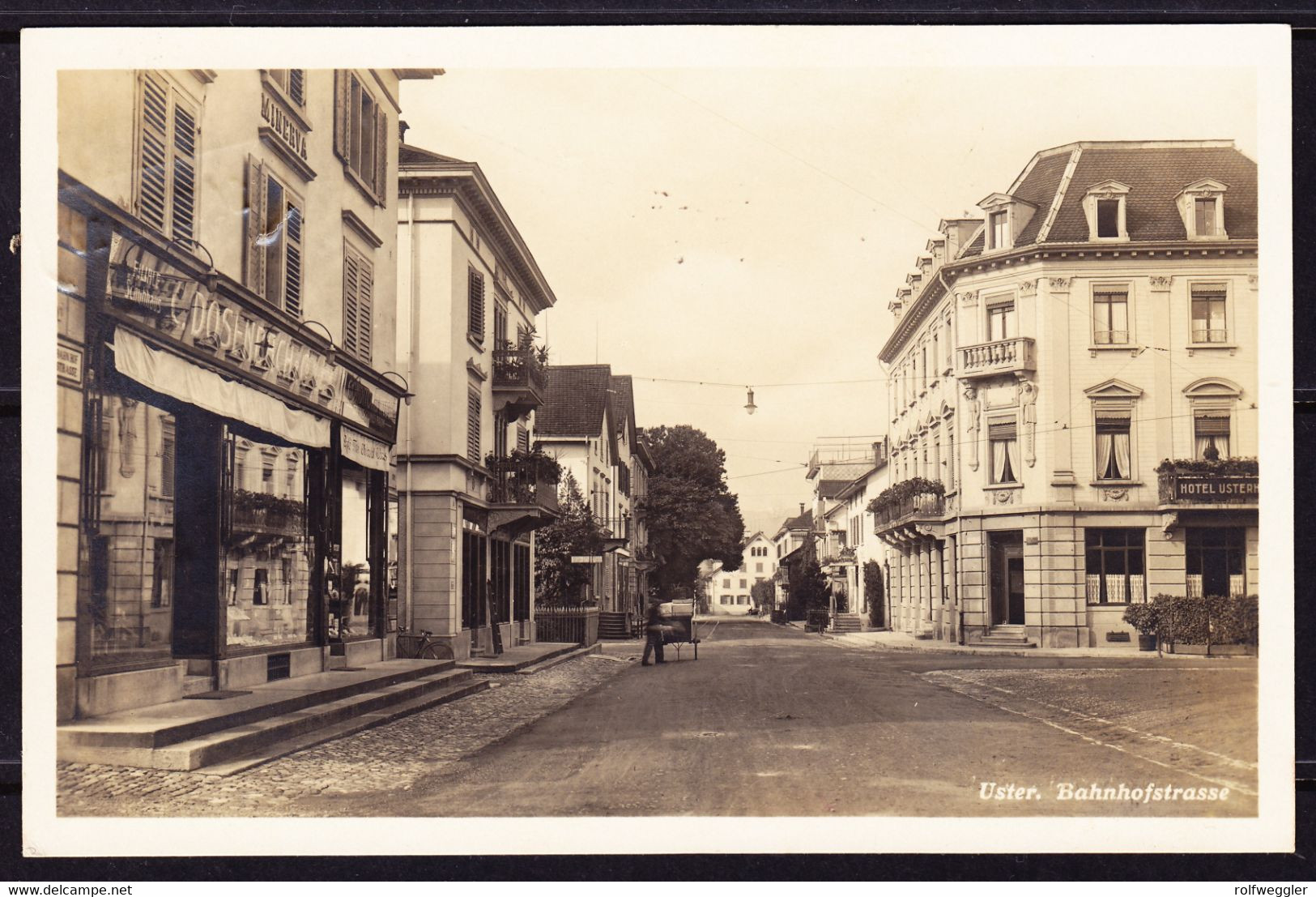 1929 Gelaufene AK Aus Uster, Bahnhofstrasse, Schuhhaus Dosenbach. Bahnstempel Minim Durchgeschlagen. - Uster