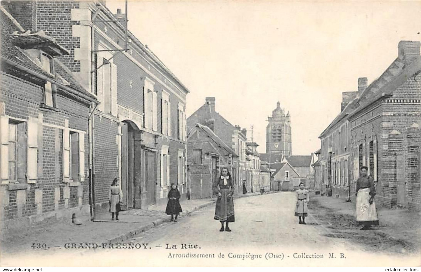 Grandfresnoy          60         Une Rue Et église           (voir Scan) - Other & Unclassified