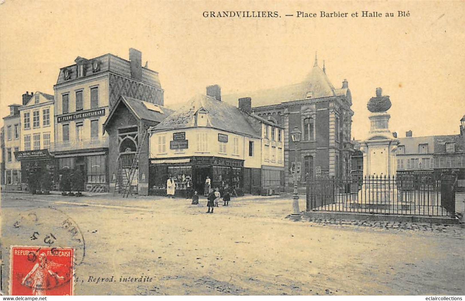 Grandvilliers        60       Place Barbier  Et Halle Au Blé . Tabac: La Civette     (voir Scan) - Grandvilliers