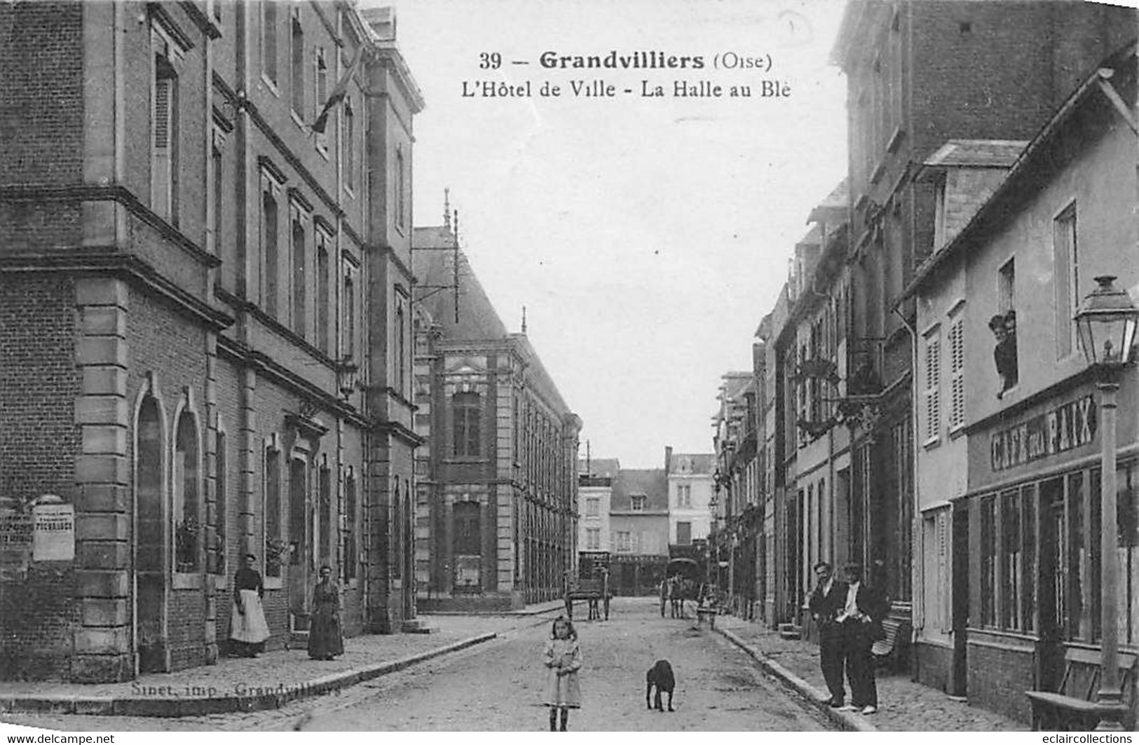 Grandvilliers        60       Hôtel De Ville Et La Halle Au Blé    (voir Scan) - Grandvilliers