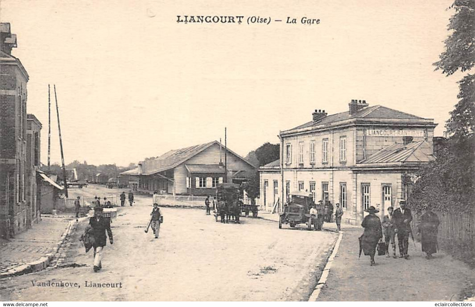 Liancourt         60        Extérieur De La Gare.       (voir Scan) - Liancourt