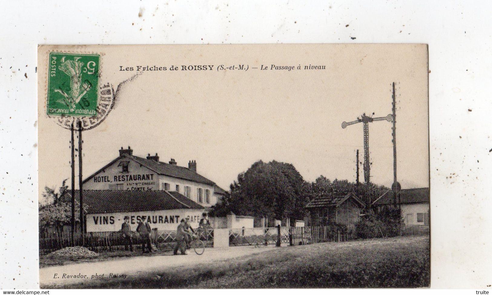 LES FRICHES DE ROISSY-EN-BRIE LE PASSAGE A NIVEAU - Roissy En Brie