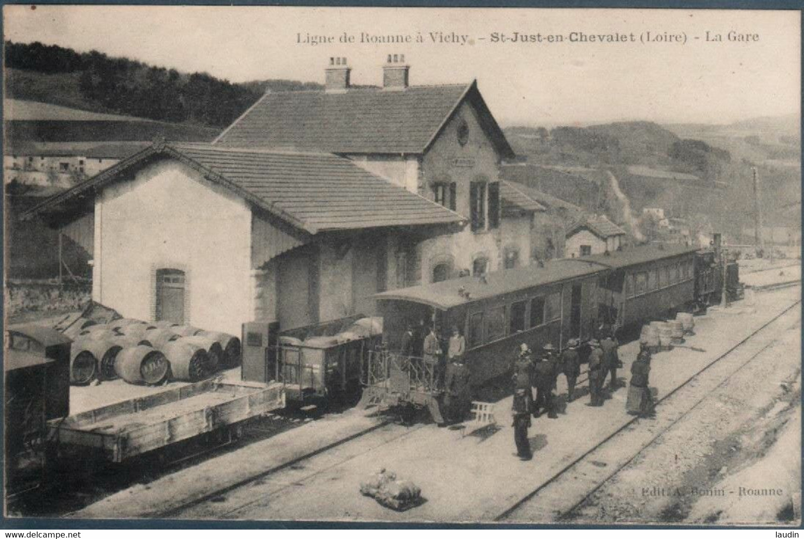 Saint Just En Chevalet , Train En Gare , Ligne De Roanne à Vichy , Animée - Autres & Non Classés