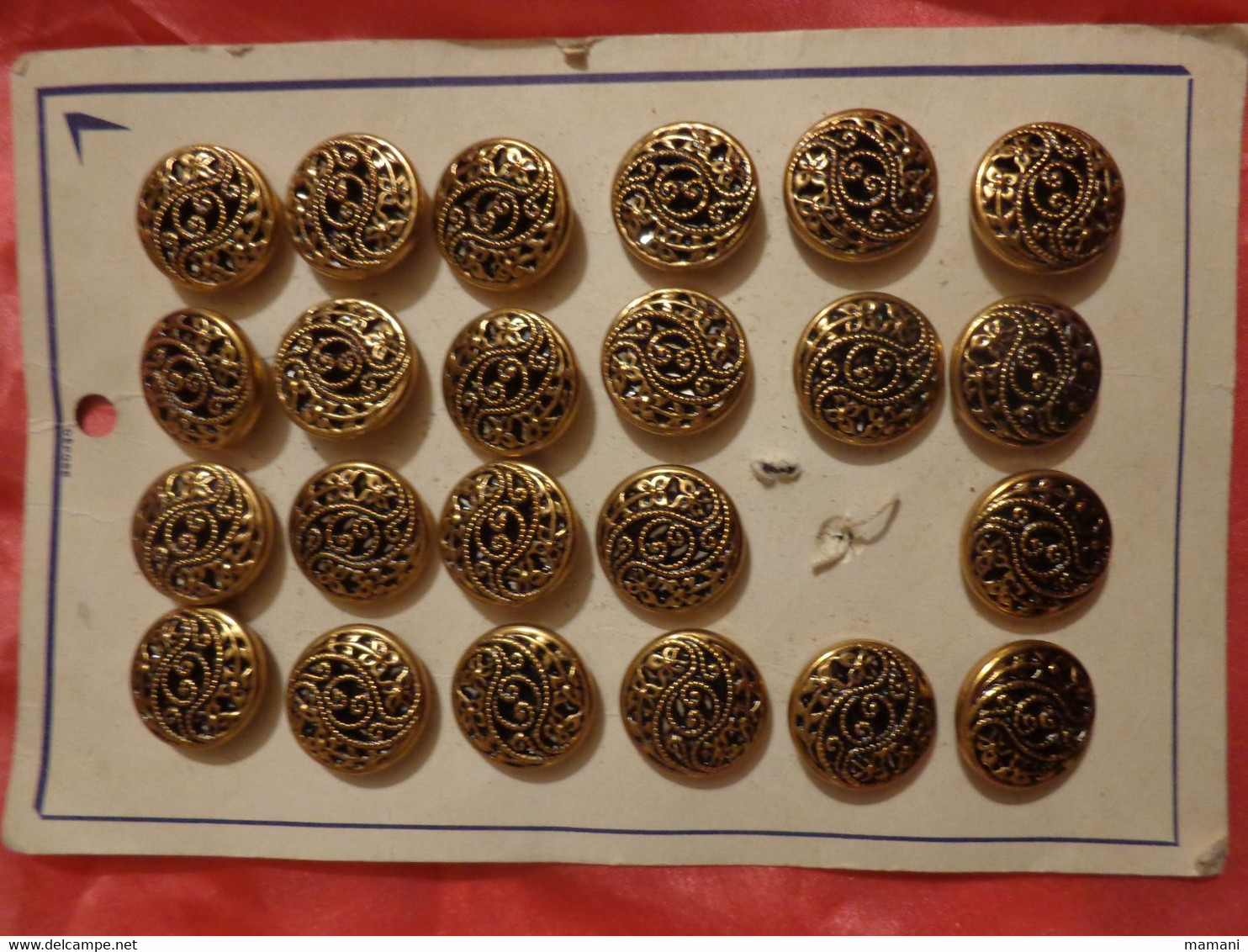 Lot De 23  Boutons Ajourees - Knopen